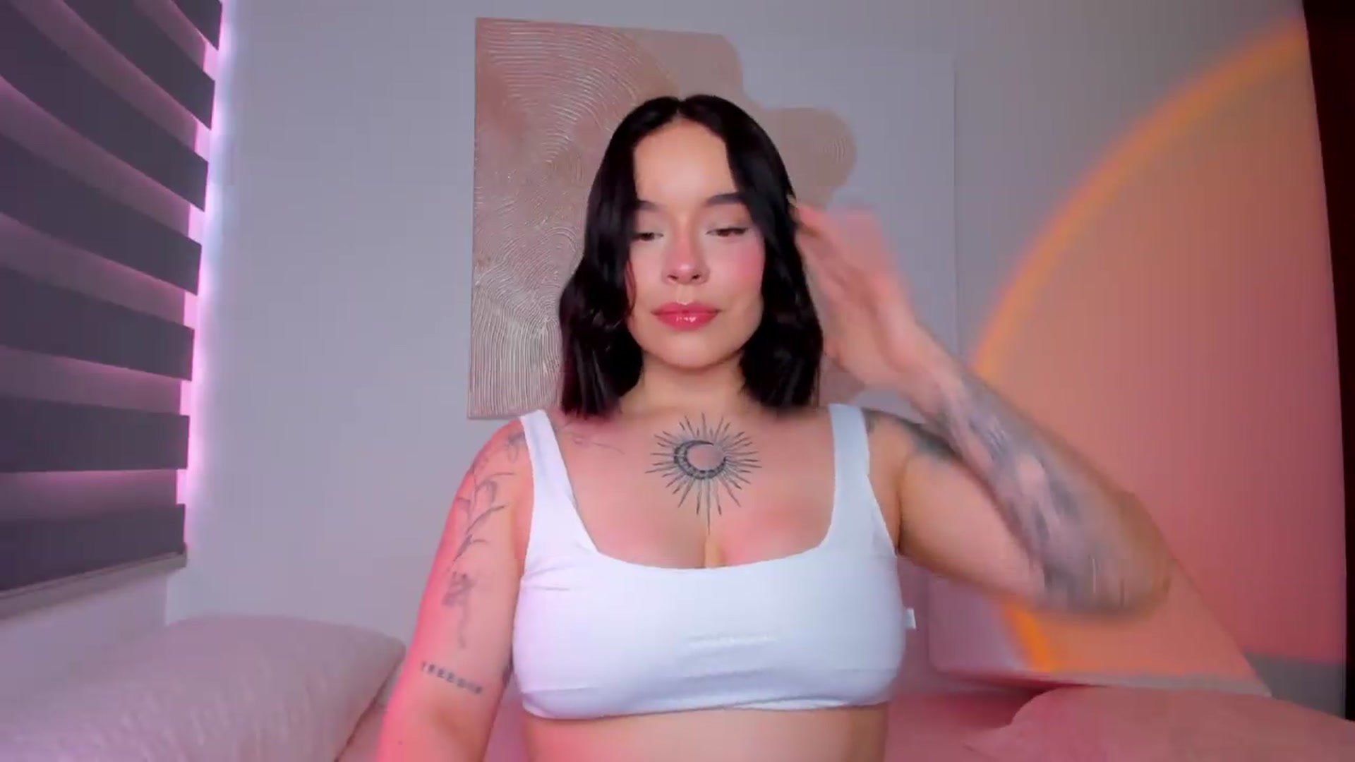 Gallery image thumbnail from nightlight___'s myfreecams stream on, 05/25/2026, 21:04 image 19 of 20