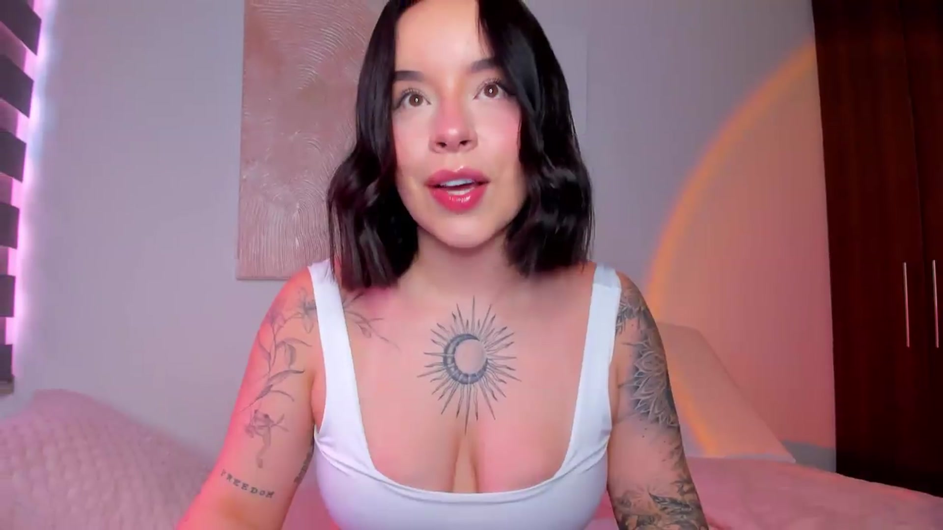 Gallery image thumbnail from nightlight___'s myfreecams stream on, 05/25/2026, 21:04 image 16 of 20