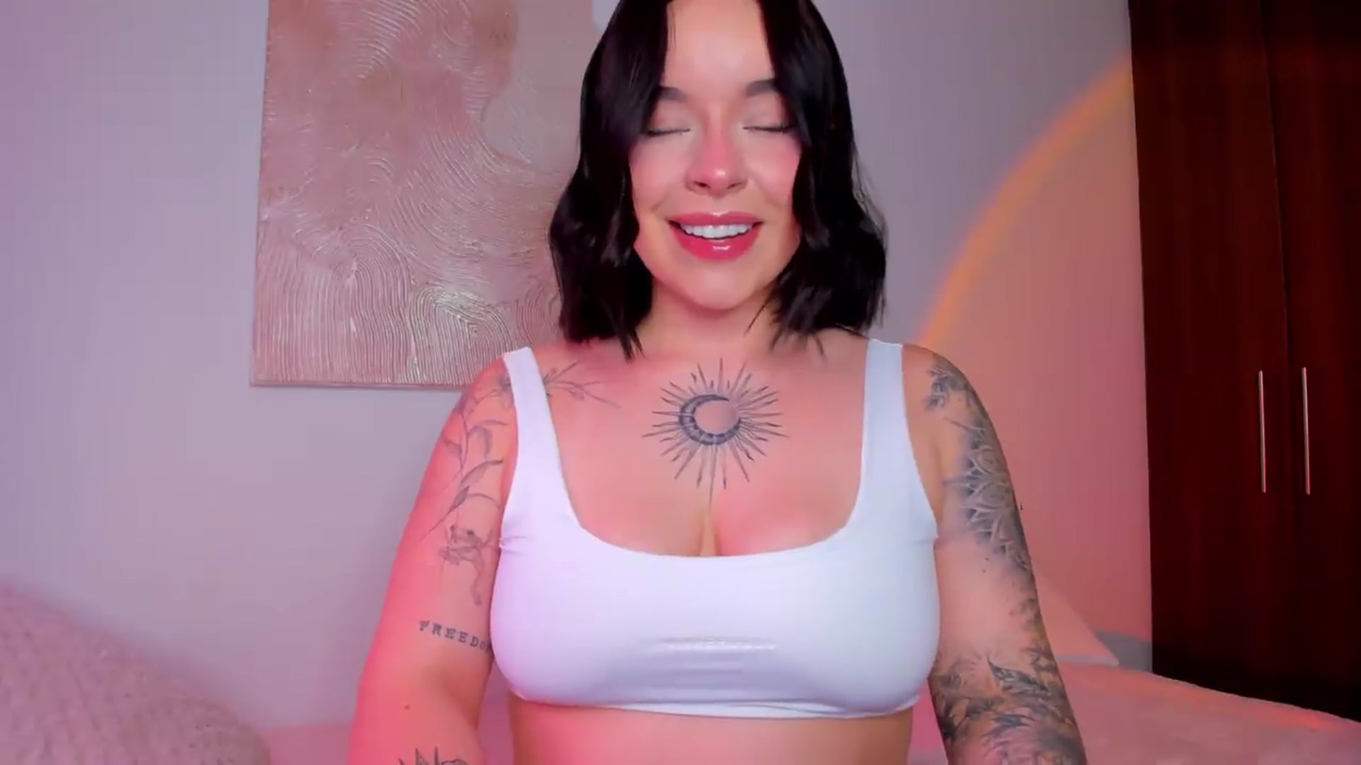 Gallery image thumbnail from nightlight___'s myfreecams stream on, 05/25/2026, 21:04 image 8 of 20