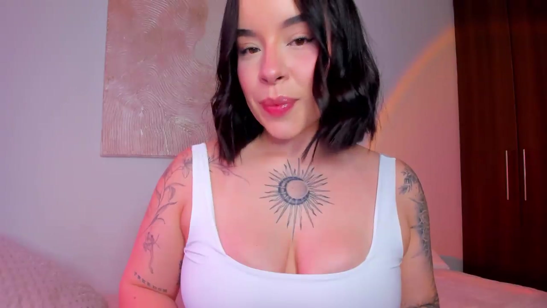 Gallery image thumbnail from nightlight___'s myfreecams stream on, 05/25/2026, 21:04 image 4 of 20