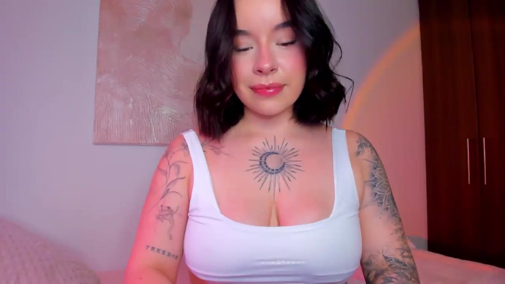 Gallery image thumbnail from nightlight___'s myfreecams stream on, 05/25/2026, 21:04 image 10 of 20