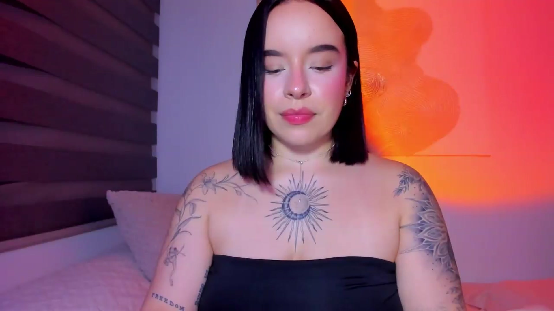 Gallery image thumbnail from nightlight___'s myfreecams stream on, 05/31/2026, 01:59 image 5 of 20