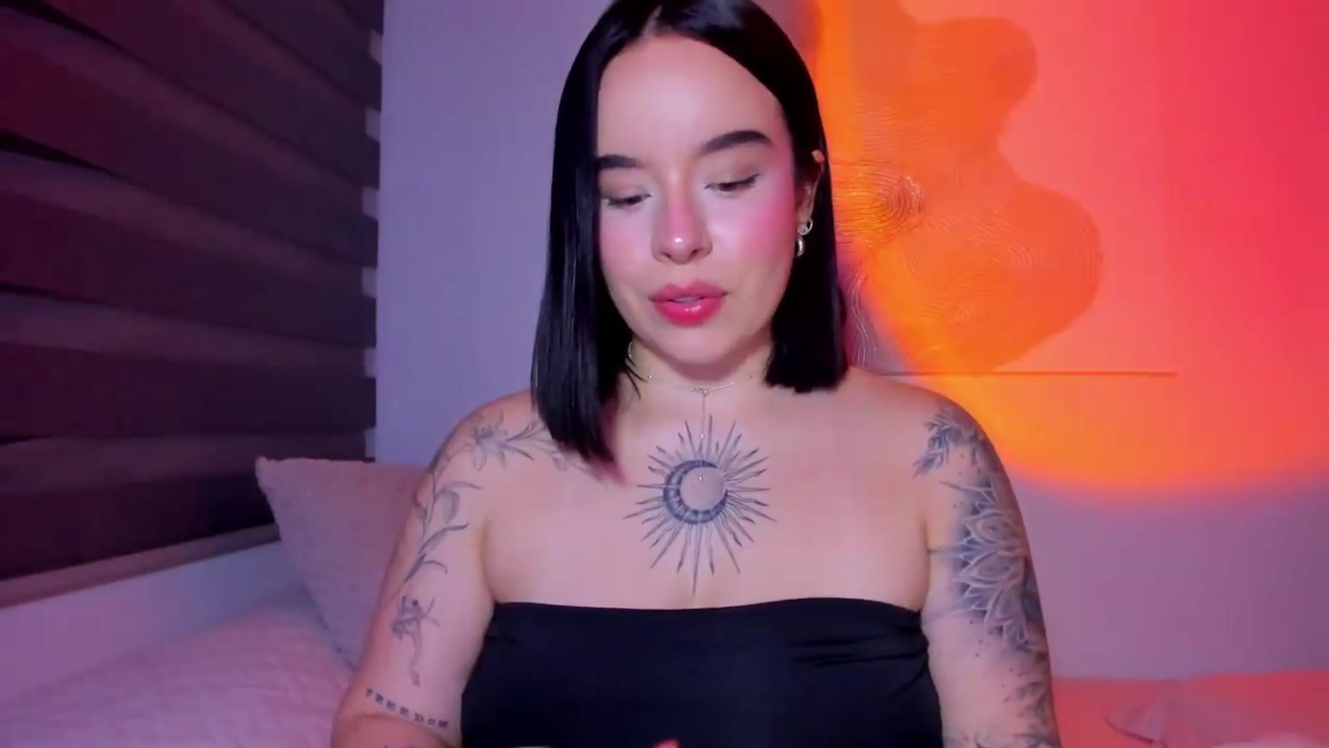 Gallery image thumbnail from nightlight___'s myfreecams stream on, 05/31/2026, 01:59 image 7 of 20