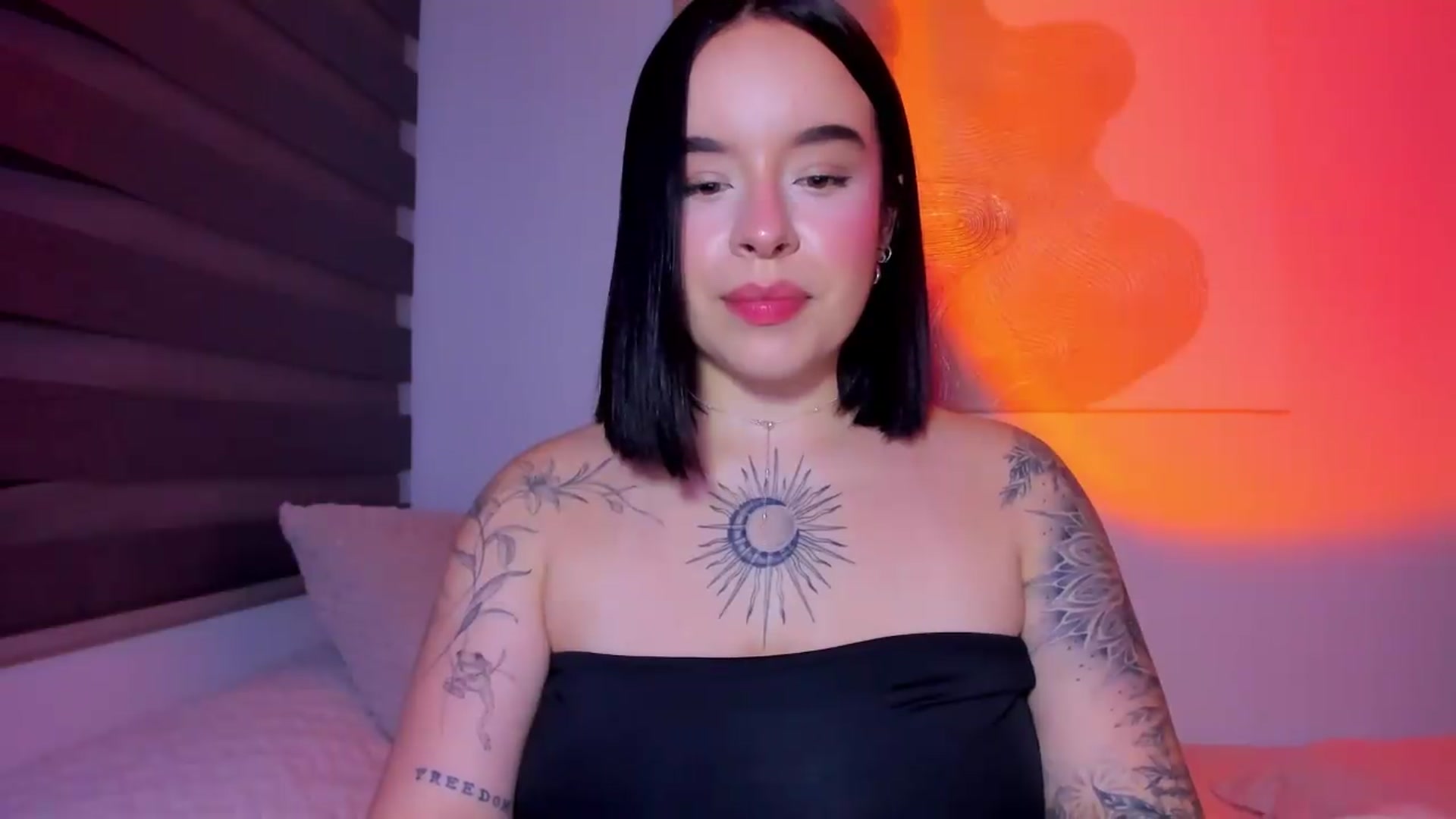 Gallery image thumbnail from nightlight___'s myfreecams stream on, 05/31/2026, 01:59 image 13 of 20