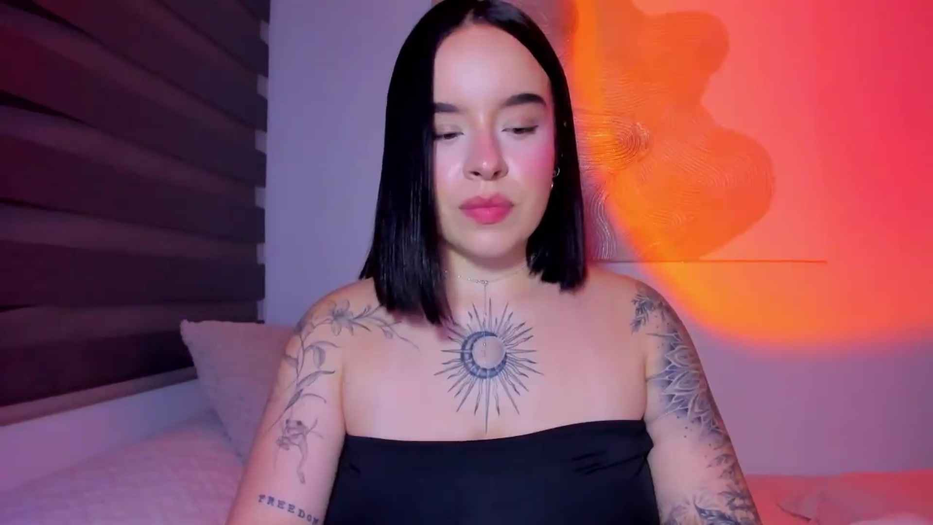 Gallery image thumbnail from nightlight___'s myfreecams stream on, 05/31/2026, 01:59 image 19 of 20