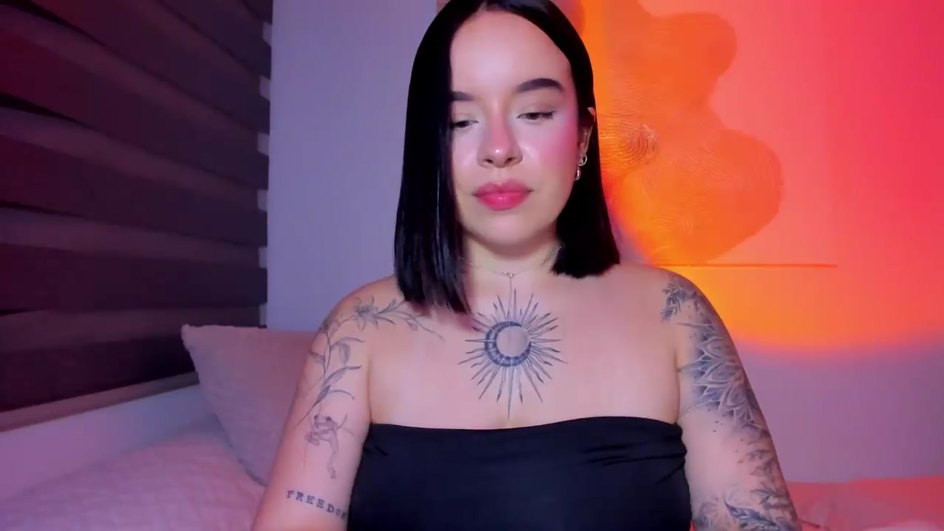 Gallery image thumbnail from nightlight___'s myfreecams stream on, 05/31/2026, 01:59 image 3 of 20