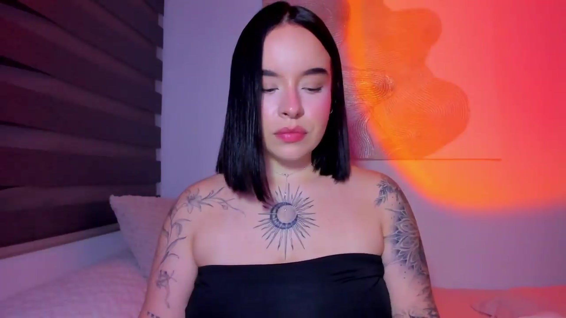Gallery image thumbnail from nightlight___'s myfreecams stream on, 05/31/2026, 01:59 image 16 of 20