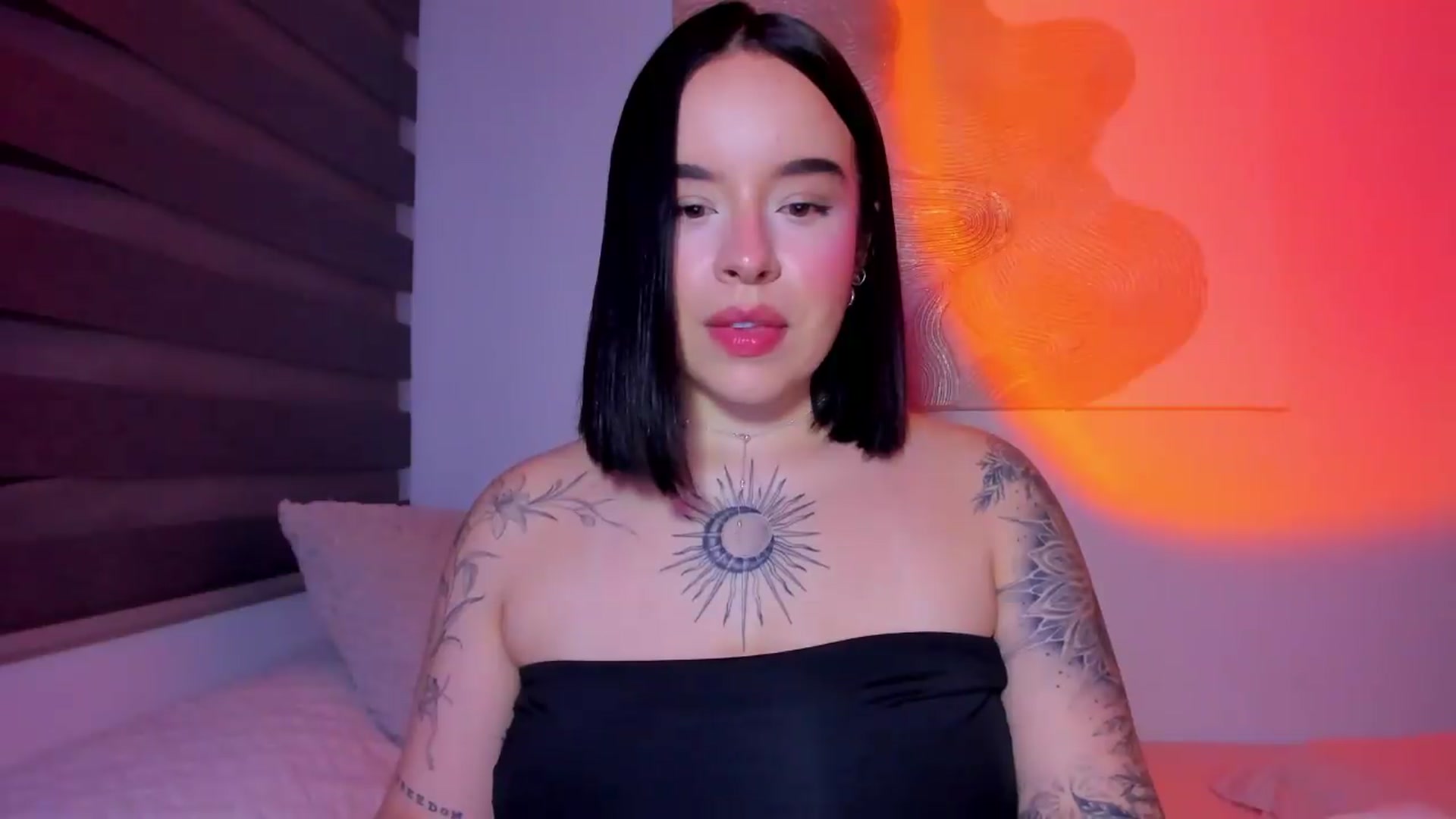 Gallery image thumbnail from nightlight___'s myfreecams stream on, 05/31/2026, 01:59 image 14 of 20