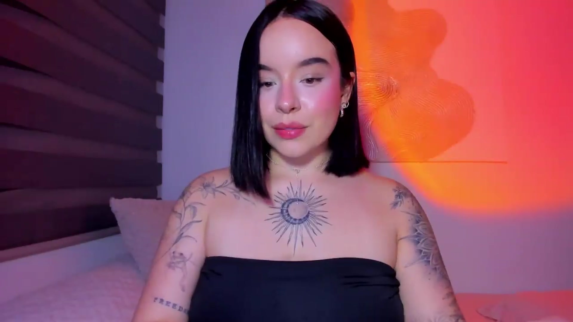 Gallery image thumbnail from nightlight___'s myfreecams stream on, 05/31/2026, 01:59 image 2 of 20