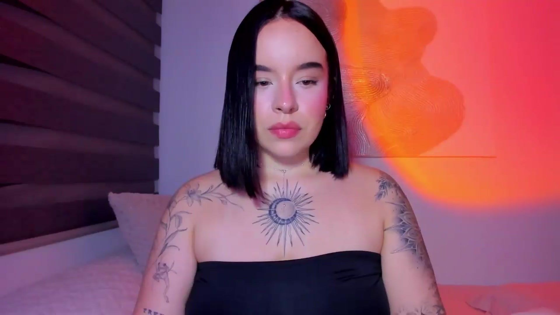 Gallery image thumbnail from nightlight___'s myfreecams stream on, 05/31/2026, 01:59 image 17 of 20