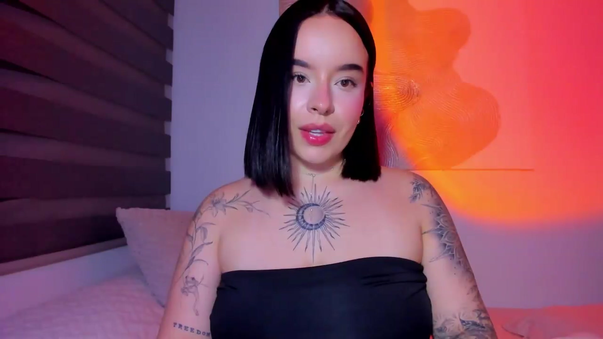 Gallery image thumbnail from nightlight___'s myfreecams stream on, 05/31/2026, 01:59 image 4 of 20