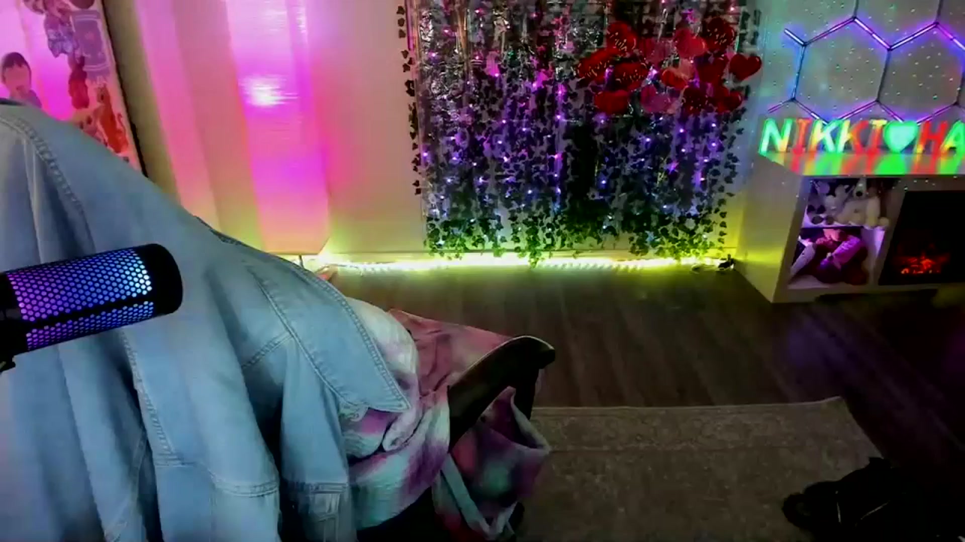 Gallery image thumbnail from nikki_haze's myfreecams stream on, 03/04/2024, 12:55 image 1 of 20