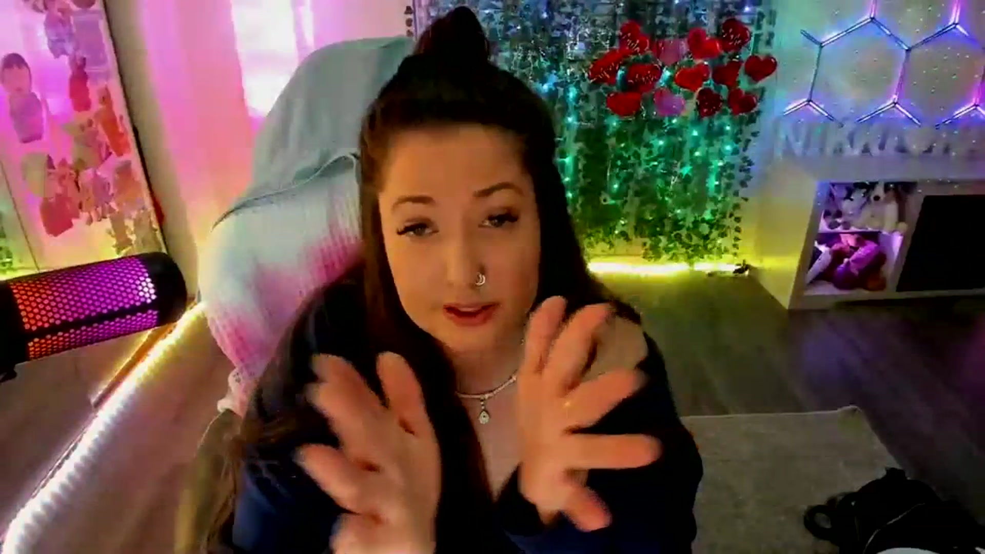 Gallery image thumbnail from nikki_haze's myfreecams stream on, 03/04/2024, 12:55 image 11 of 20