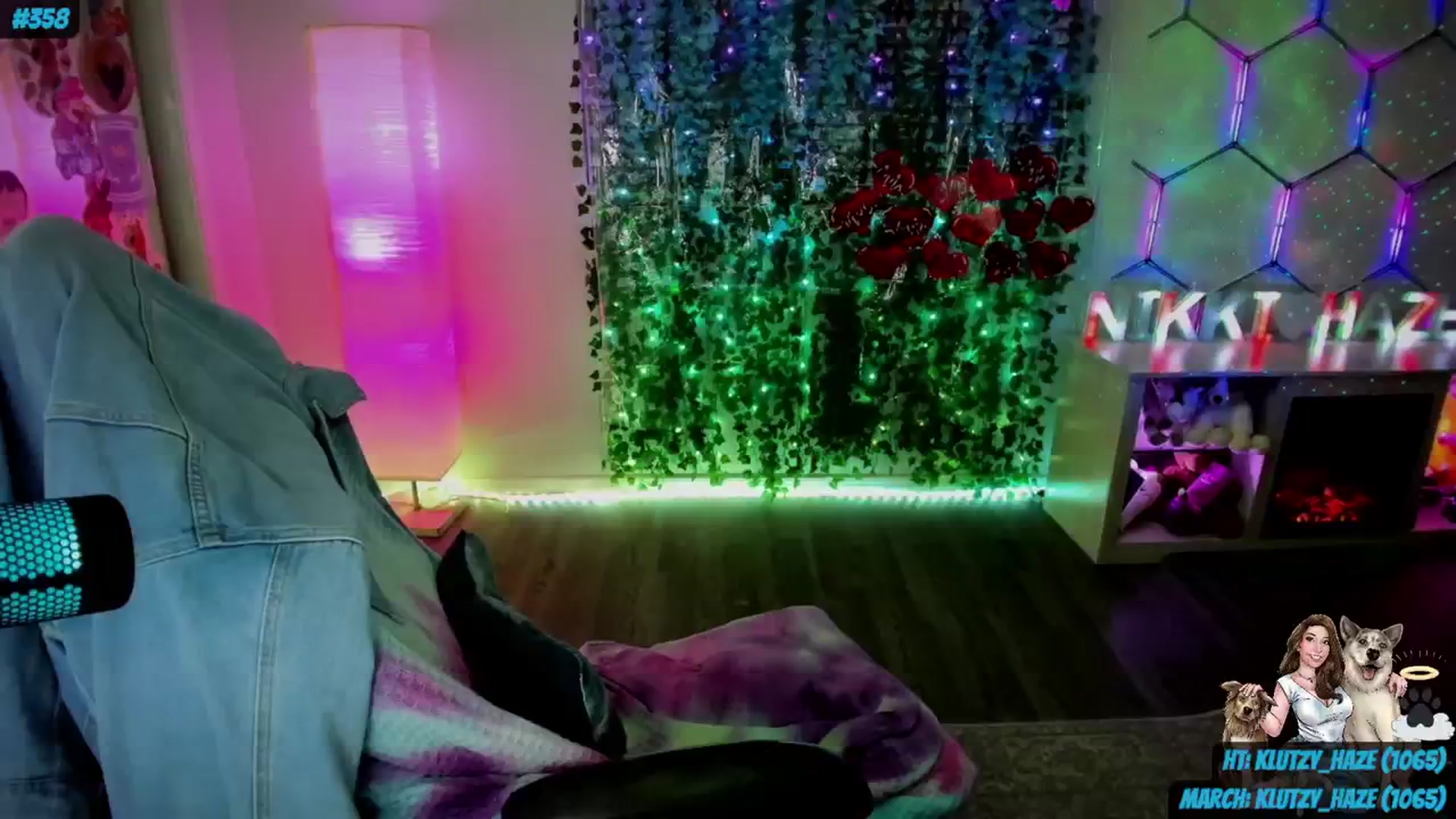Gallery image thumbnail from nikki_haze's myfreecams stream on, 03/06/2024, 10:11 image 17 of 20