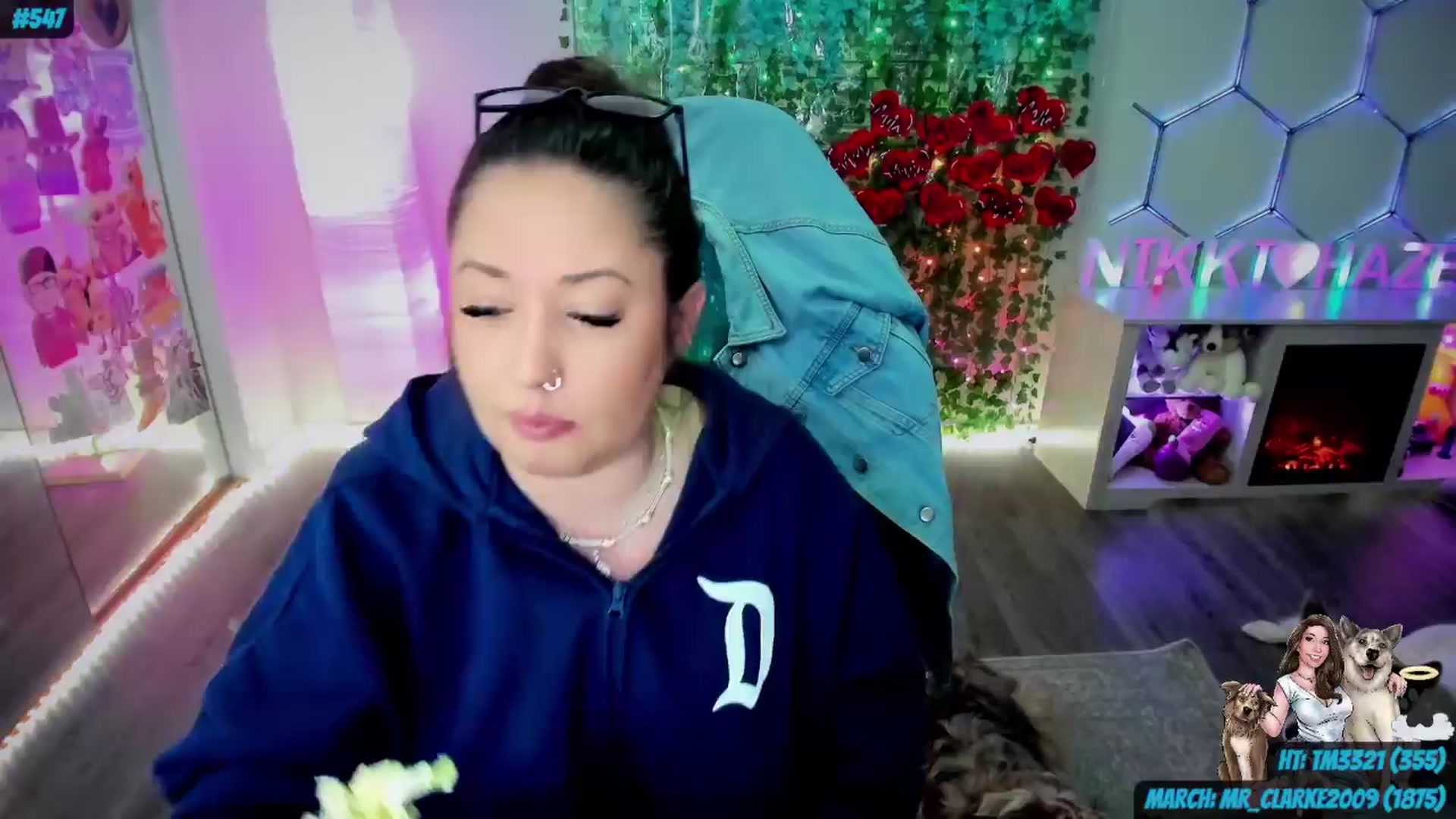 Gallery image thumbnail from nikki_haze's myfreecams stream on, 03/25/2024, 09:29 image 12 of 20