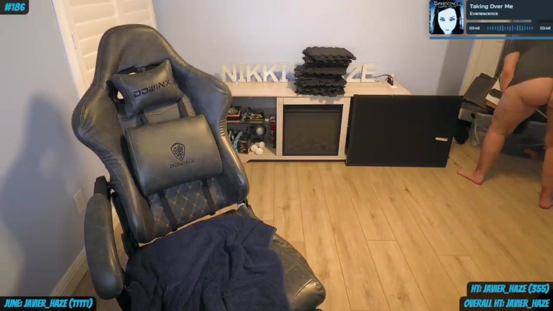 Gallery image thumbnail from nikki_haze's myfreecams stream on, 06/10/2026, 13:49 image 2 of 20
