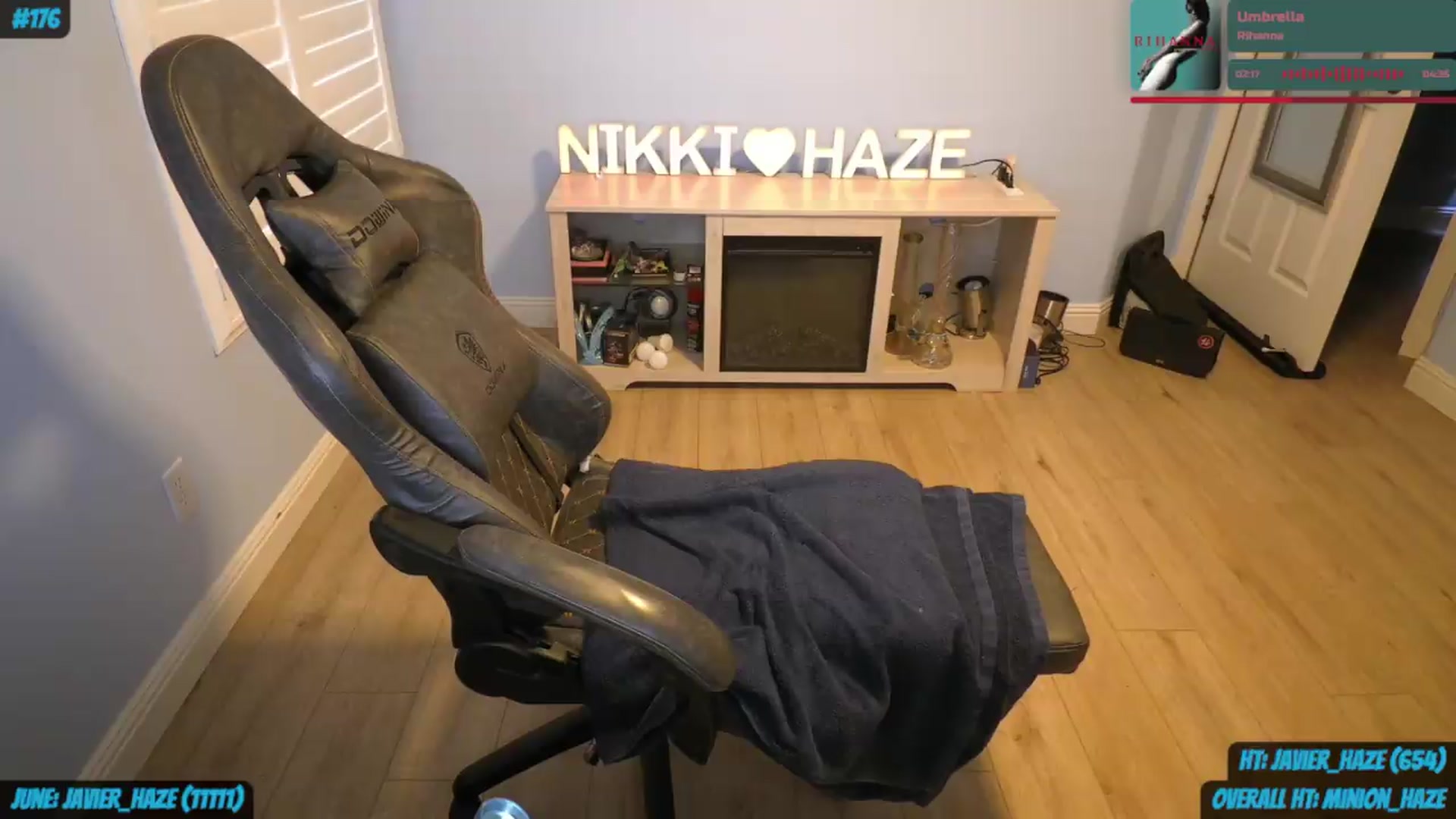 Gallery image thumbnail from nikki_haze's myfreecams stream on, 06/10/2026, 15:40 image 5 of 20