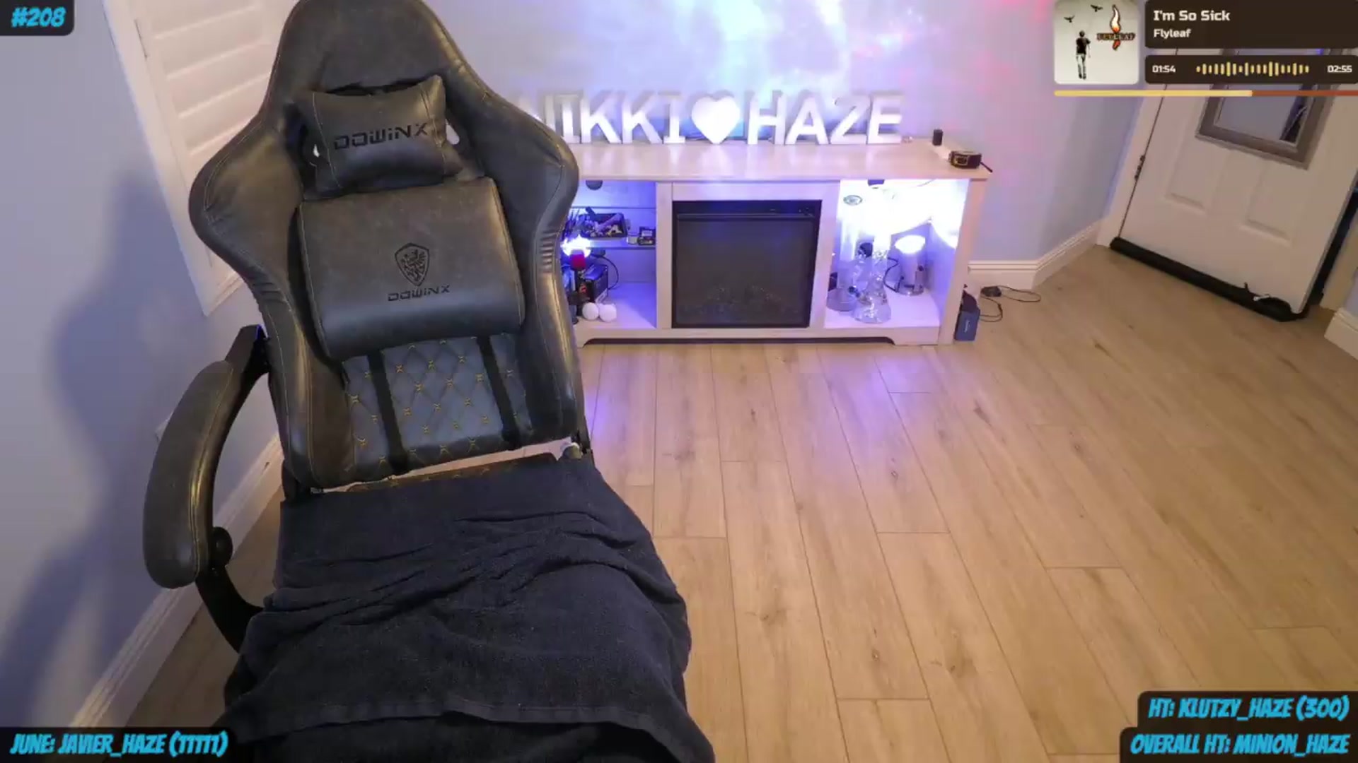 Gallery image thumbnail from nikki_haze's myfreecams stream on, 06/12/2026, 12:51 image 15 of 20