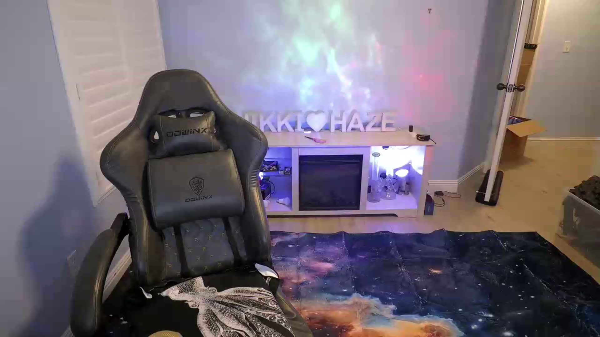 Gallery image thumbnail from nikki_haze's myfreecams stream on, 06/14/2026, 10:51 image 3 of 20