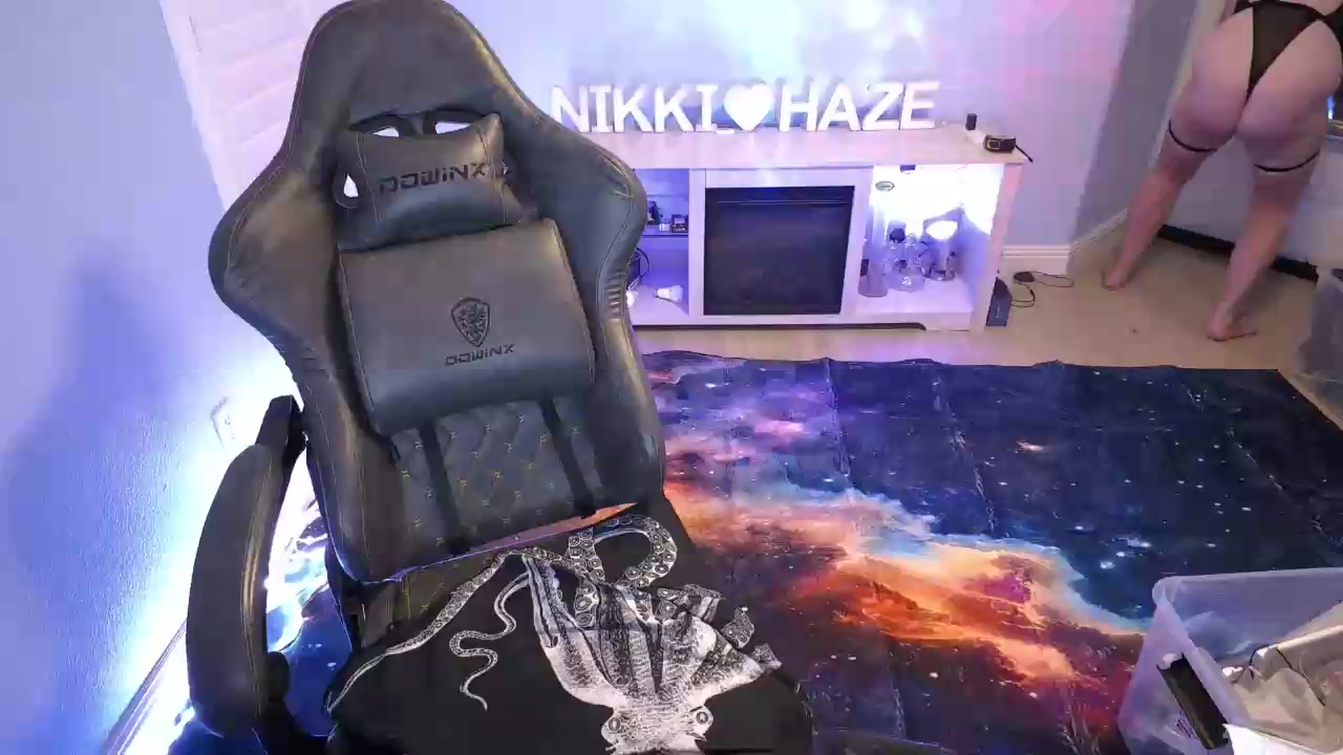 Gallery image thumbnail from nikki_haze's myfreecams stream on, 06/14/2026, 15:00 image 6 of 20