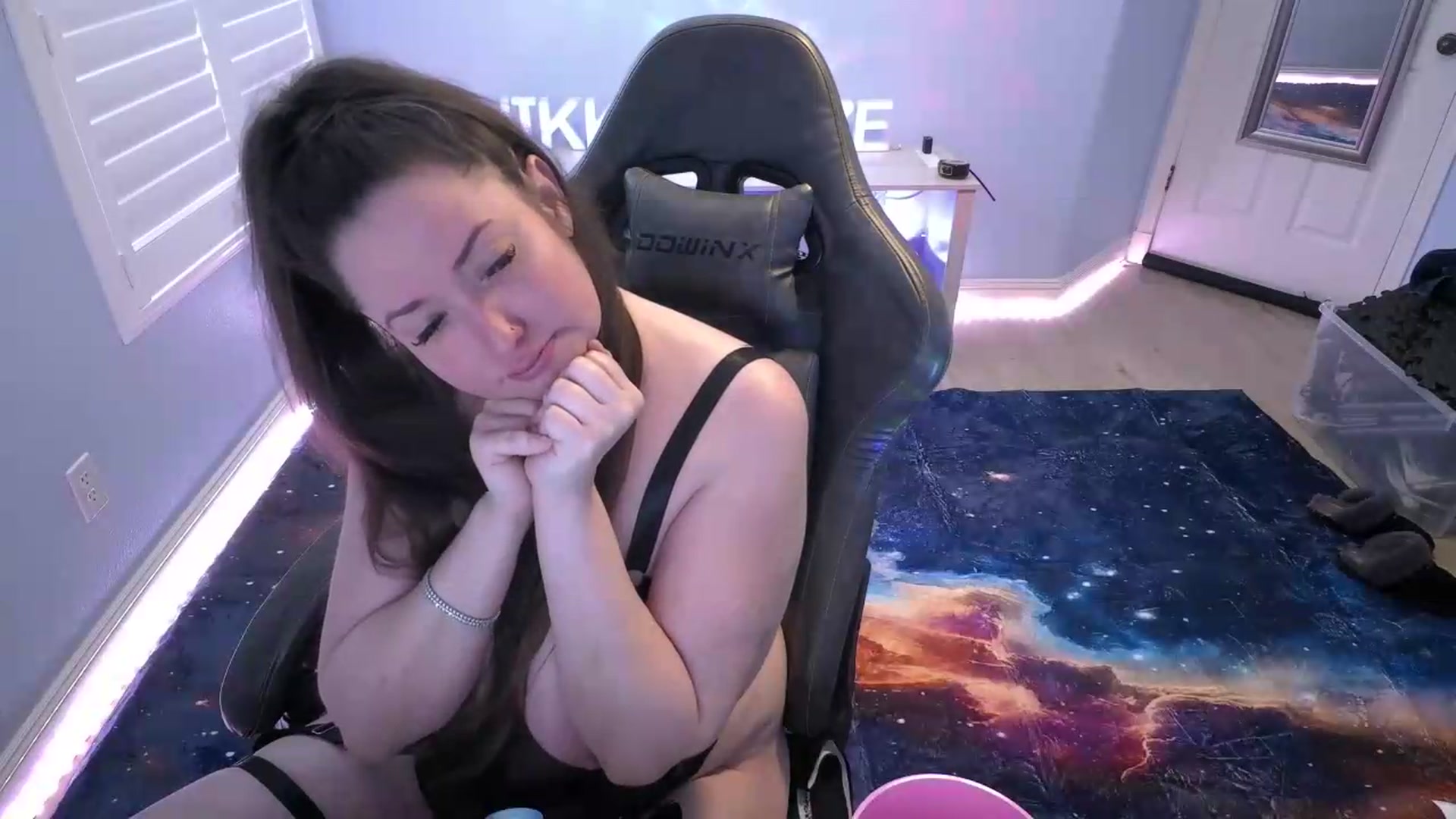 Gallery image thumbnail from nikki_haze's myfreecams stream on, 06/14/2026, 19:02 image 2 of 20