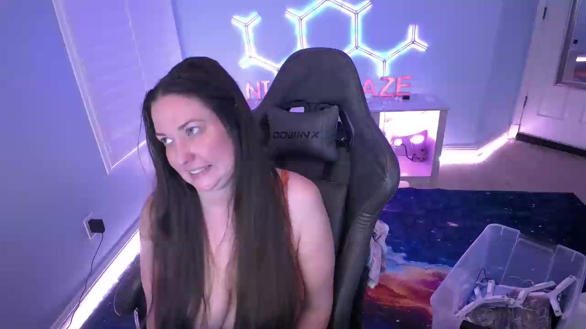 Gallery image thumbnail from nikki_haze's myfreecams stream on, 07/21/2026, 14:07 image 13 of 20