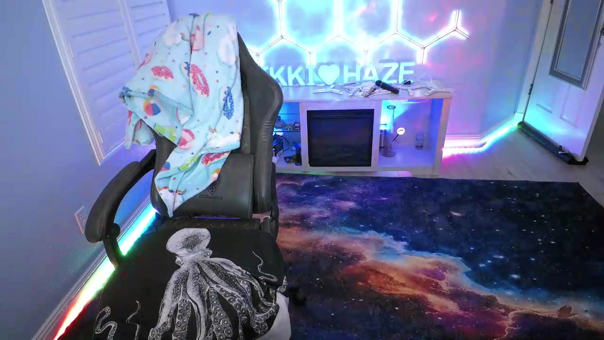 Gallery image thumbnail from nikki_haze's myfreecams stream on, 07/27/2026, 10:48 image 2 of 20