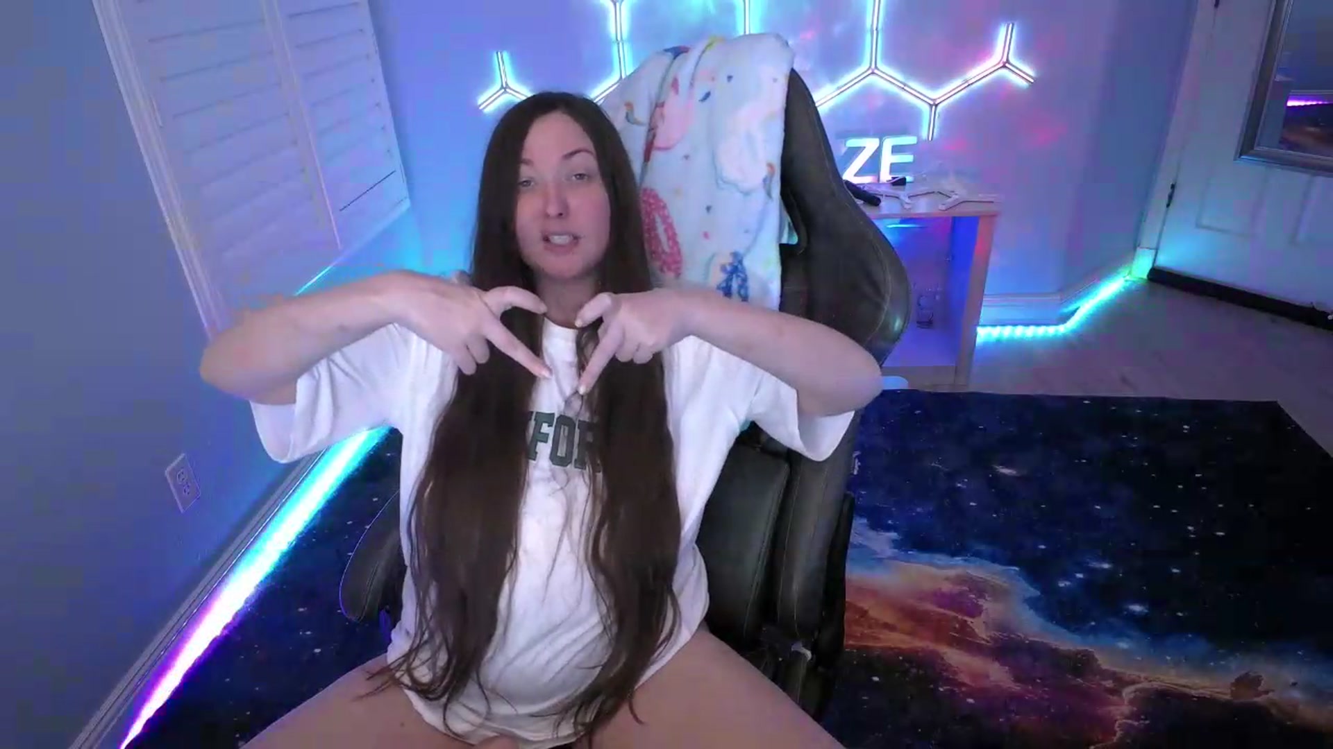 Gallery image thumbnail from nikki_haze's myfreecams stream on, 07/27/2026, 10:48 image 11 of 20