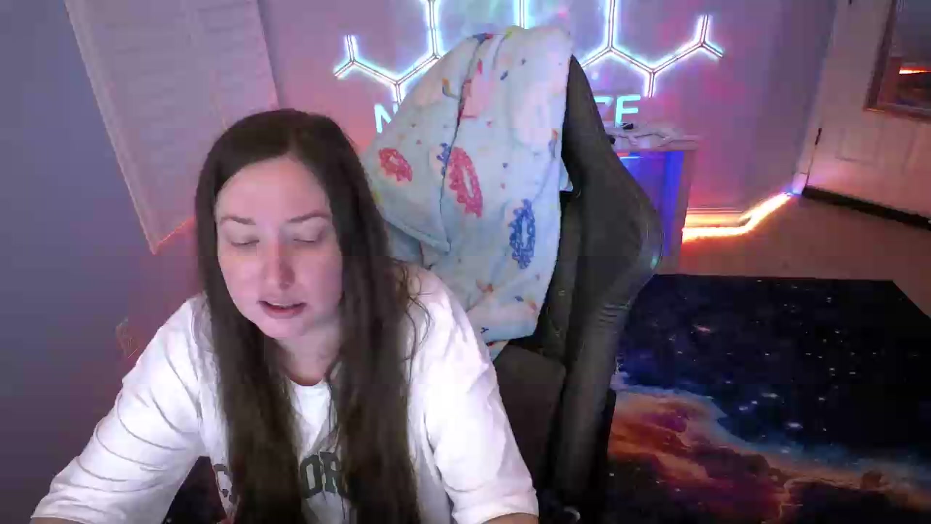 Gallery image thumbnail from nikki_haze's myfreecams stream on, 07/27/2026, 10:48 image 9 of 20