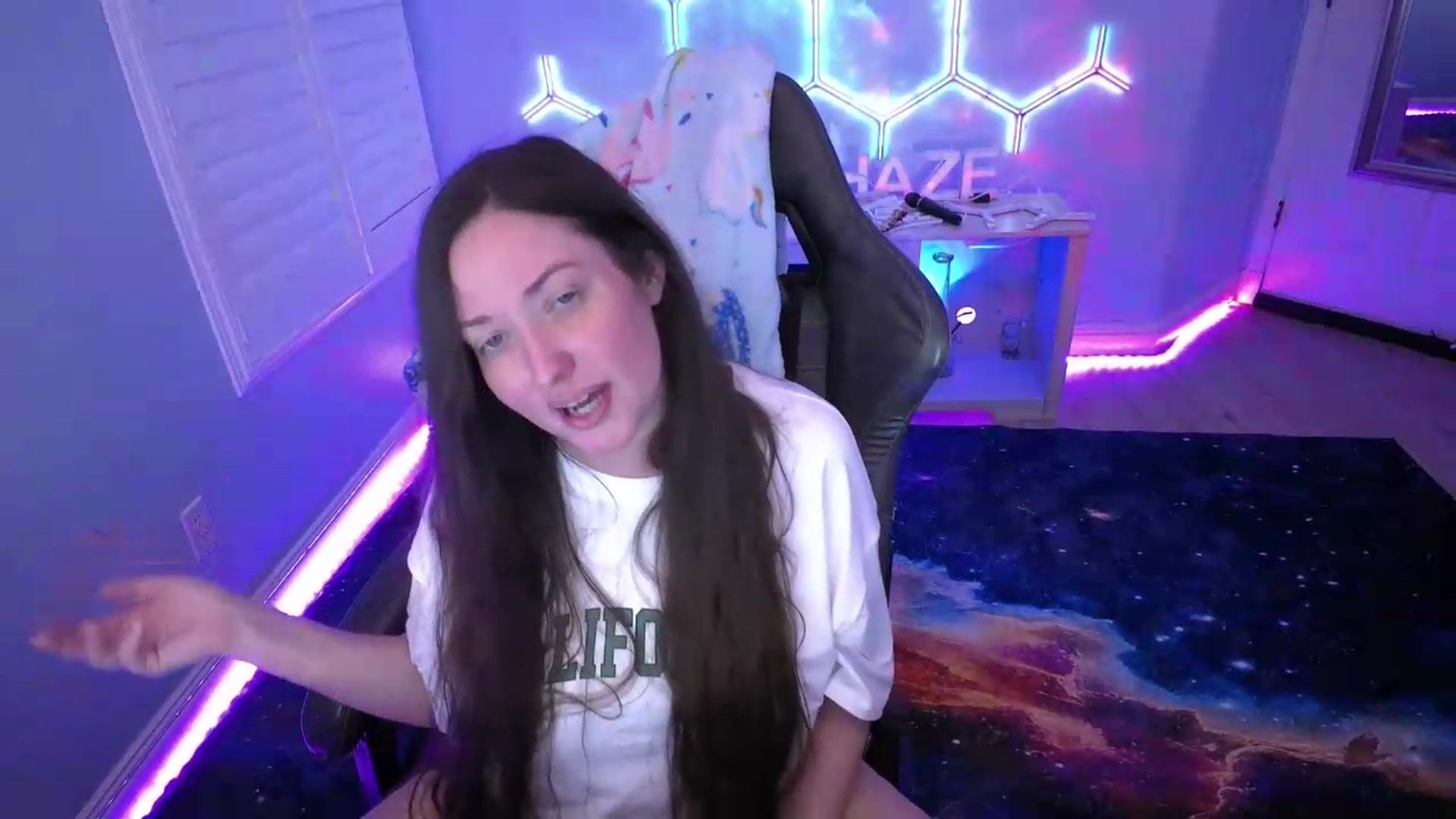 Gallery image thumbnail from nikki_haze's myfreecams stream on, 07/27/2026, 10:48 image 17 of 20