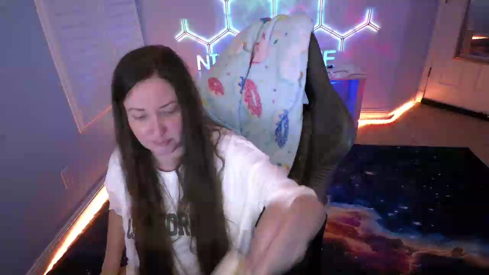 Gallery image thumbnail from nikki_haze's myfreecams stream on, 07/27/2026, 10:48 image 7 of 20