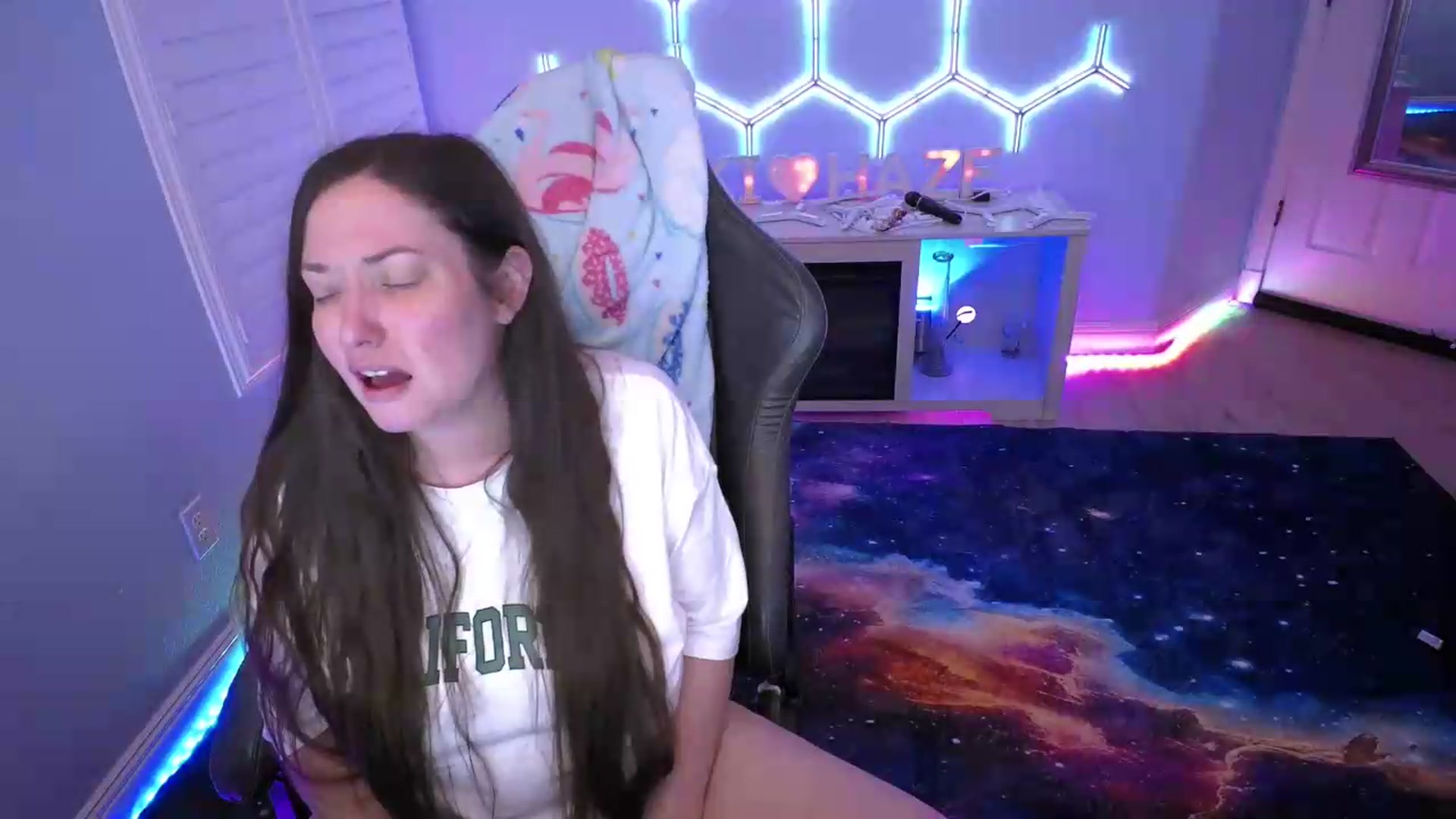 Gallery image thumbnail from nikki_haze's myfreecams stream on, 07/27/2026, 12:58 image 12 of 20
