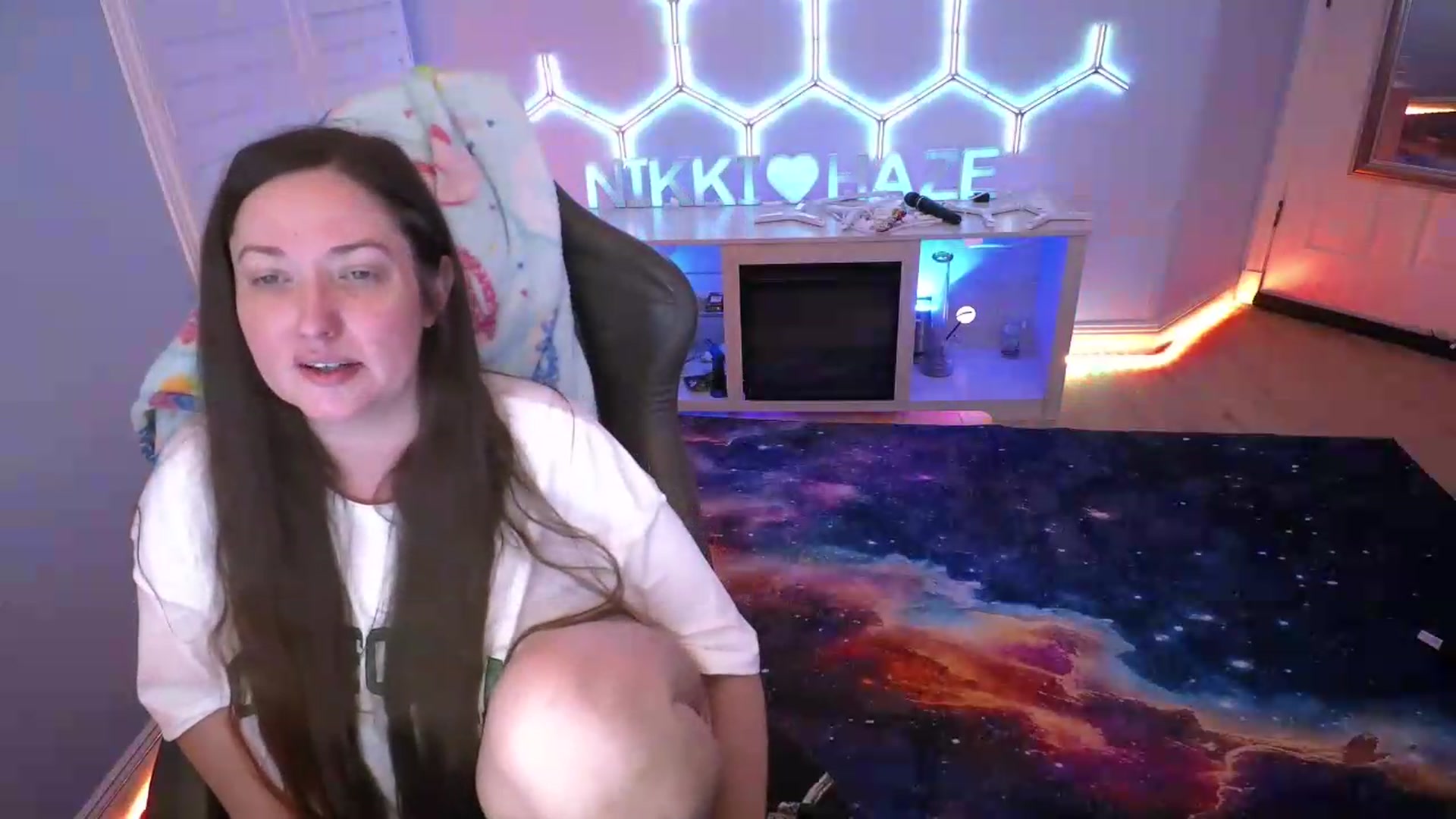 Gallery image thumbnail from nikki_haze's myfreecams stream on, 07/27/2026, 12:58 image 18 of 20