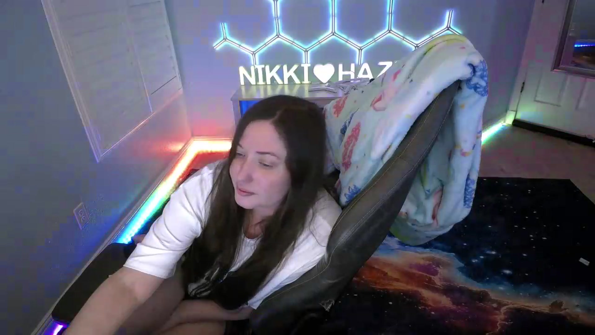 Gallery image thumbnail from nikki_haze's myfreecams stream on, 07/27/2026, 12:58 image 6 of 20