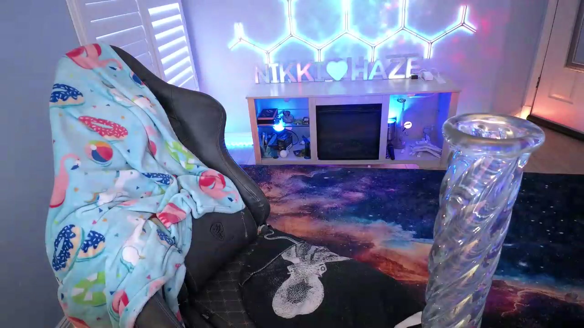 Gallery image thumbnail from nikki_haze's myfreecams stream on, 08/02/2026, 15:00 image 14 of 20
