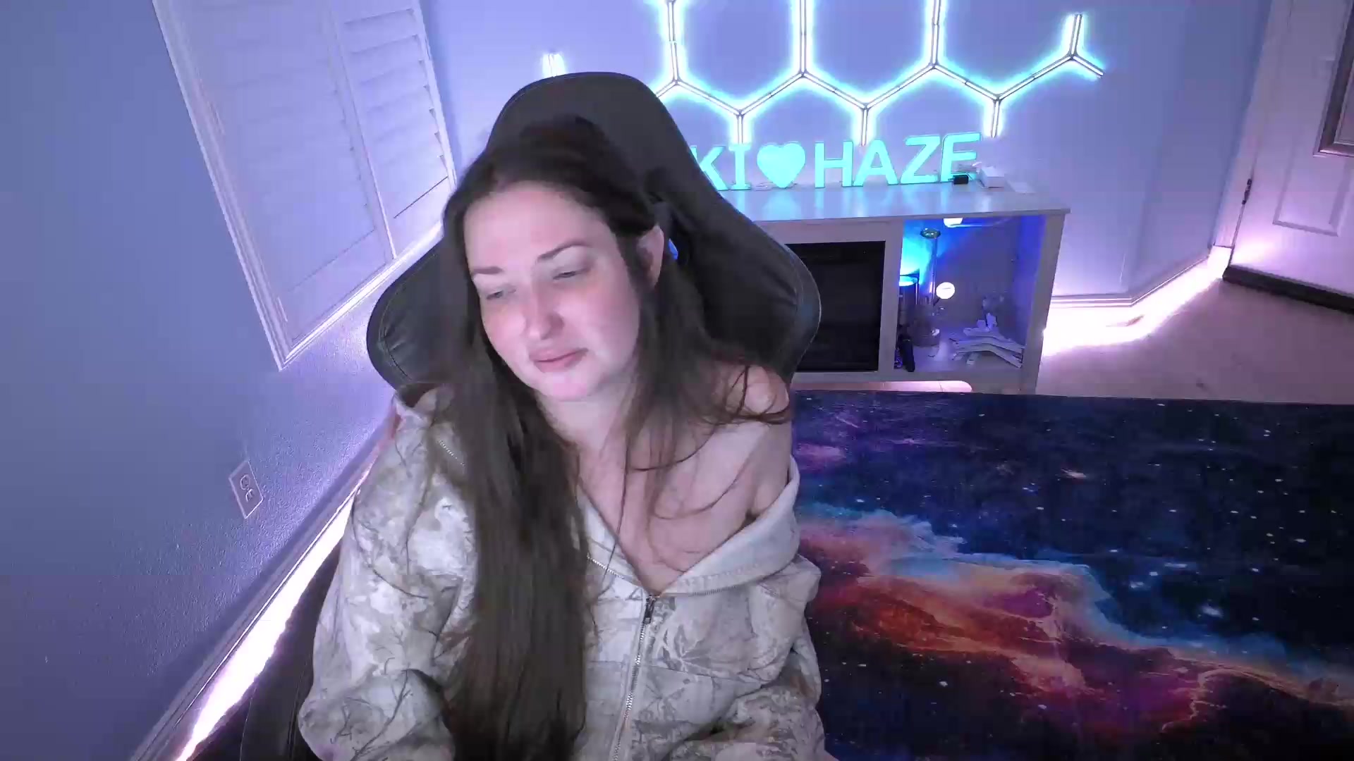 Gallery image thumbnail from nikki_haze's myfreecams stream on, 08/03/2026, 13:00 image 18 of 20