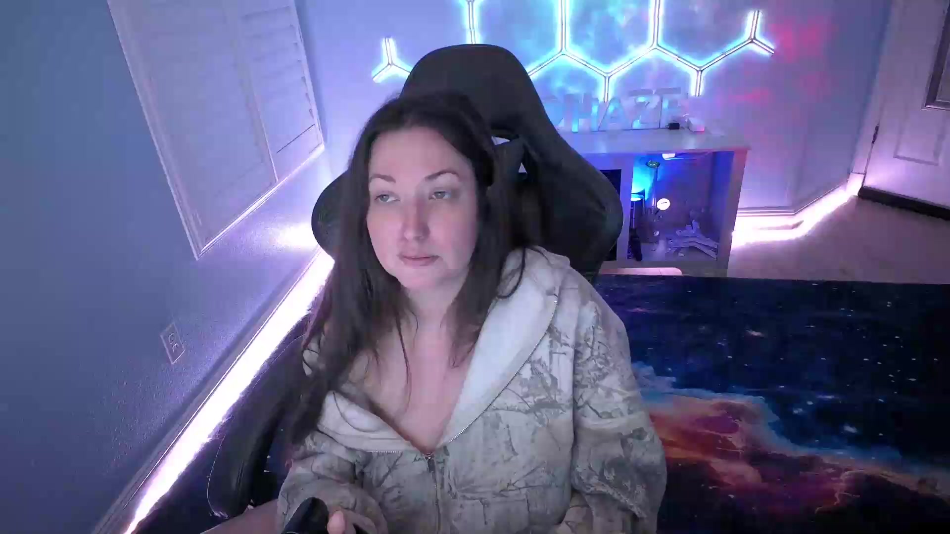Gallery image thumbnail from nikki_haze's myfreecams stream on, 08/03/2026, 13:00 image 12 of 20