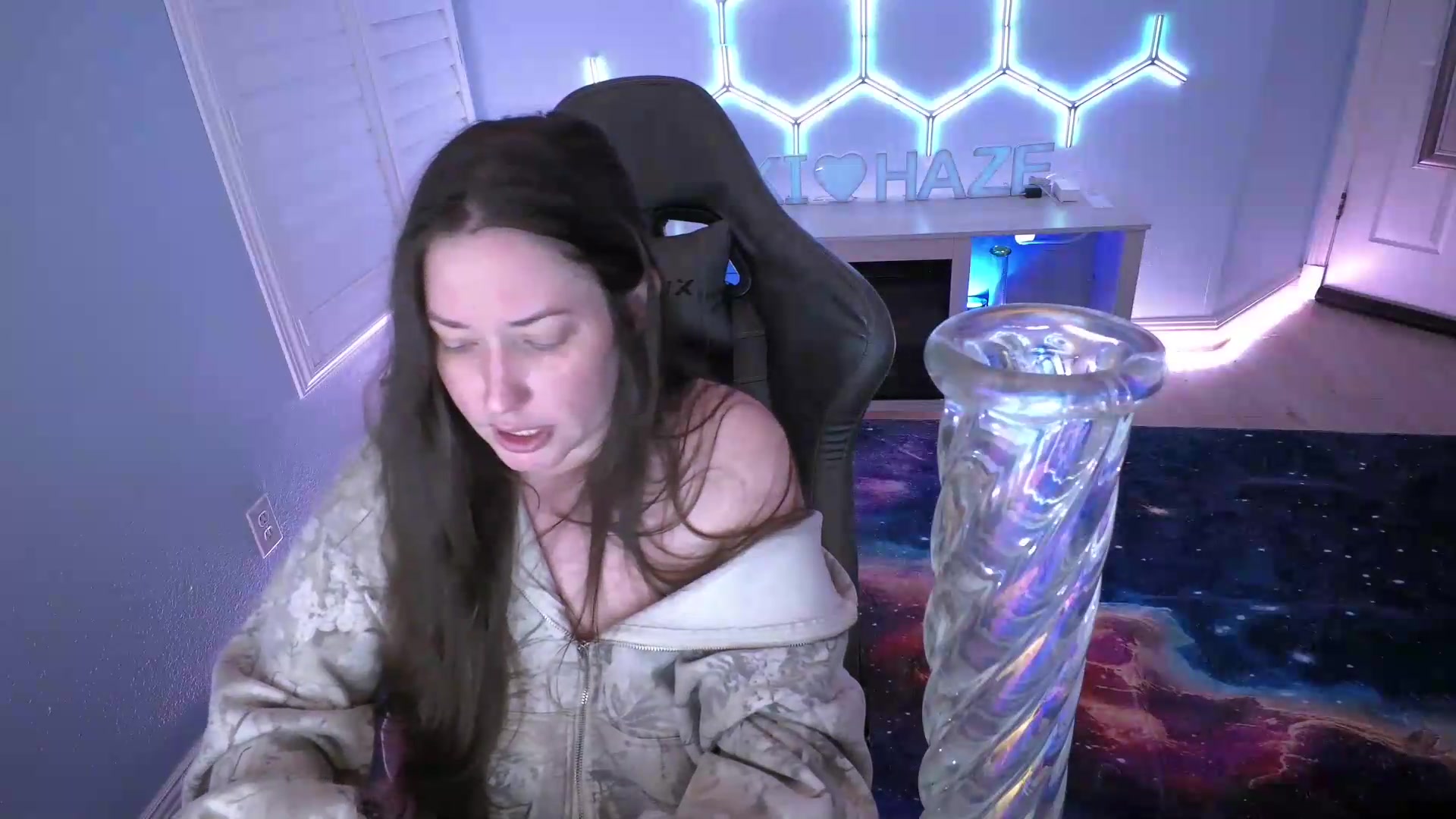 Gallery image thumbnail from nikki_haze's myfreecams stream on, 08/03/2026, 13:00 image 19 of 20