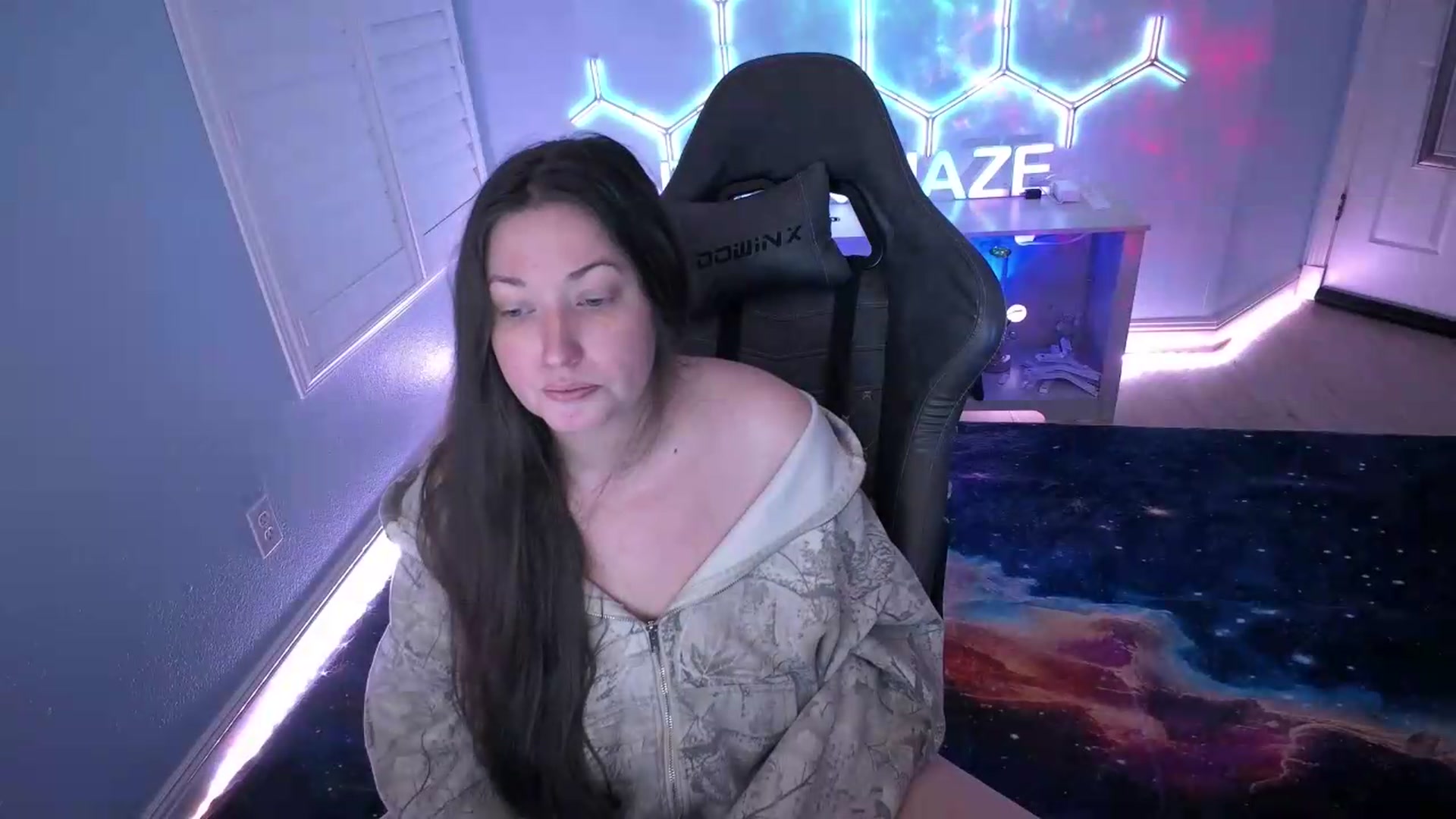 Gallery image thumbnail from nikki_haze's myfreecams stream on, 08/03/2026, 13:00 image 4 of 20