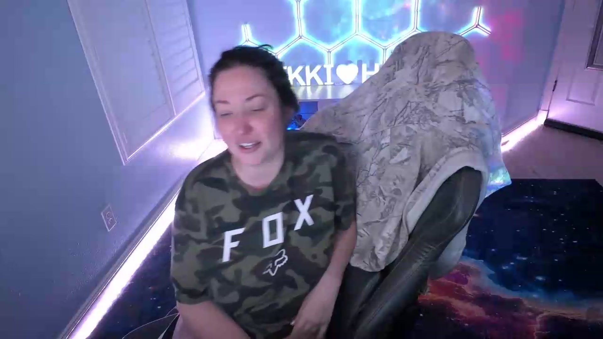 Gallery image thumbnail from nikki_haze's myfreecams stream on, 08/04/2026, 11:53 image 9 of 20