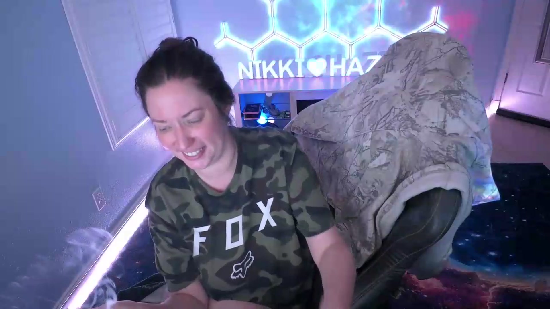 Gallery image thumbnail from nikki_haze's myfreecams stream on, 08/04/2026, 11:53 image 12 of 20