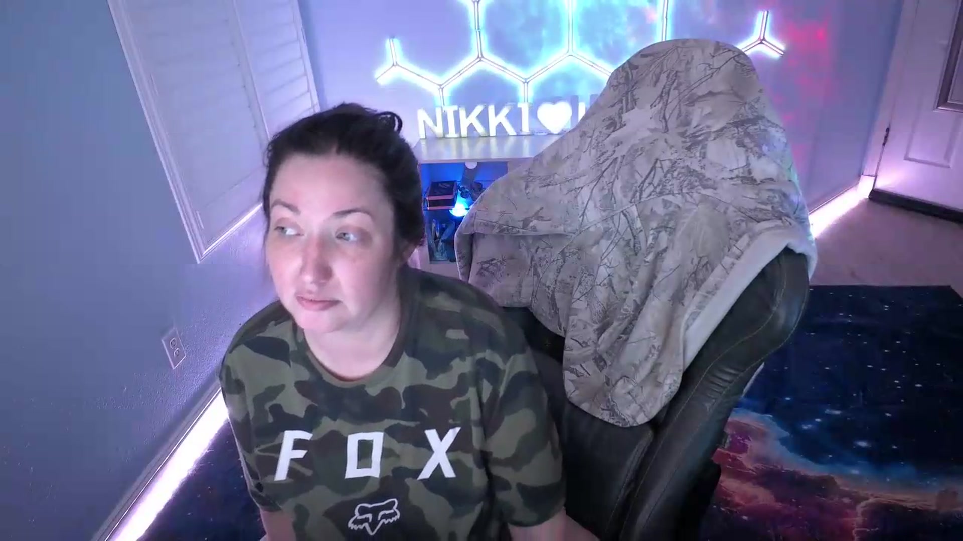 Gallery image thumbnail from nikki_haze's myfreecams stream on, 08/04/2026, 11:53 image 17 of 20