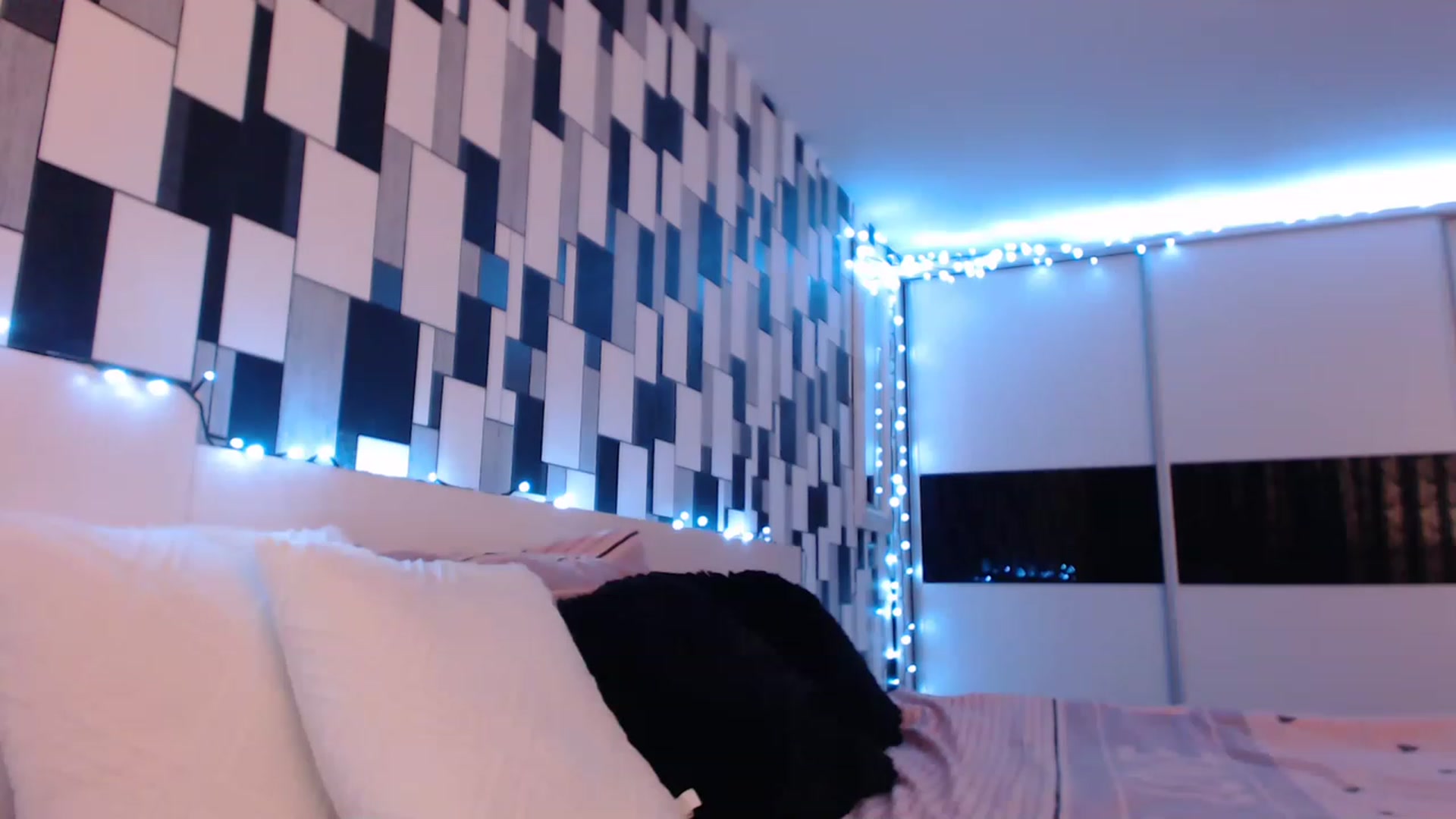 Gallery image thumbnail from nikki_sweet1's myfreecams stream on, 11/14/2022, 23:06 image 15 of 20