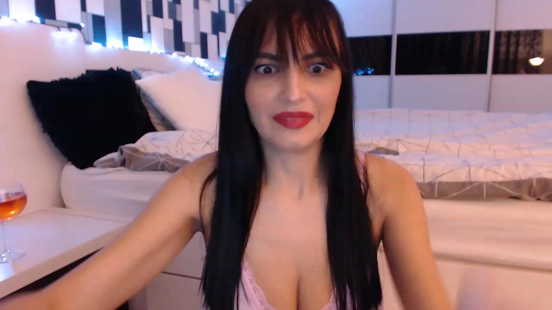 Gallery image thumbnail from nikki_sweet1's myfreecams stream on, 01/05/2023, 21:43 image 14 of 20