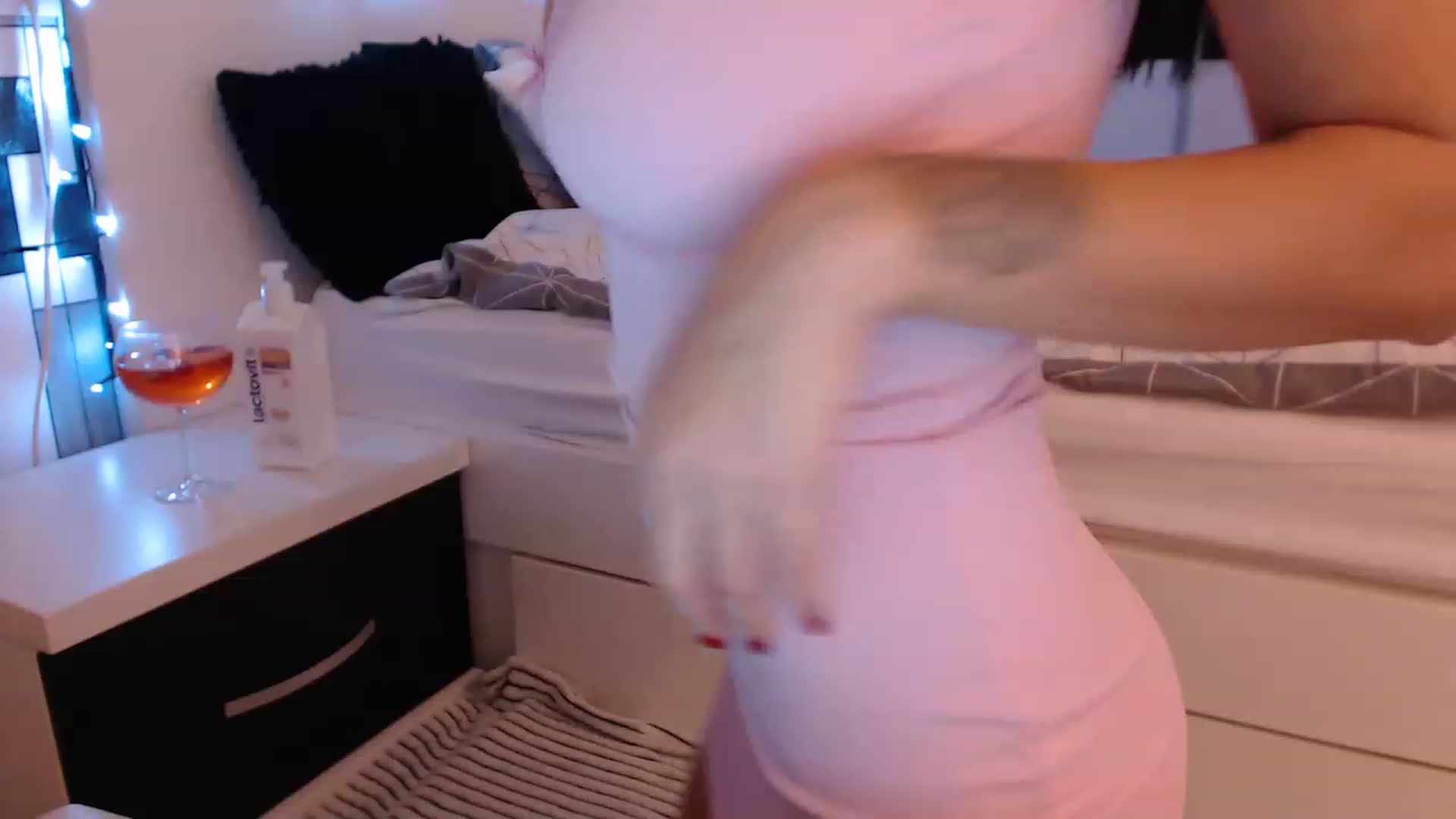 Gallery image thumbnail from nikki_sweet1's myfreecams stream on, 01/05/2023, 23:51 image 4 of 20