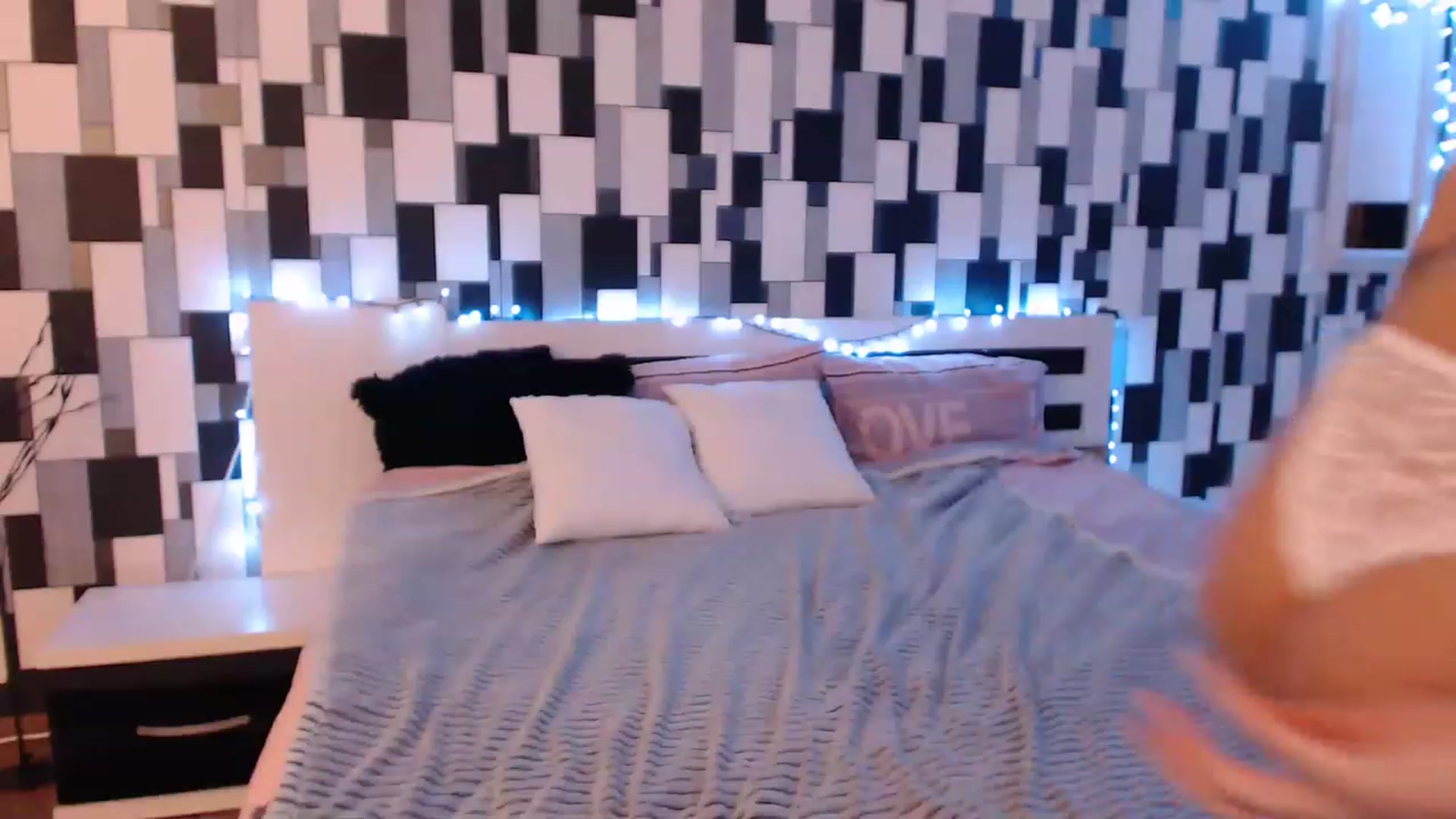 Gallery image thumbnail from nikki_sweet1's myfreecams stream on, 01/16/2023, 23:53 image 19 of 20