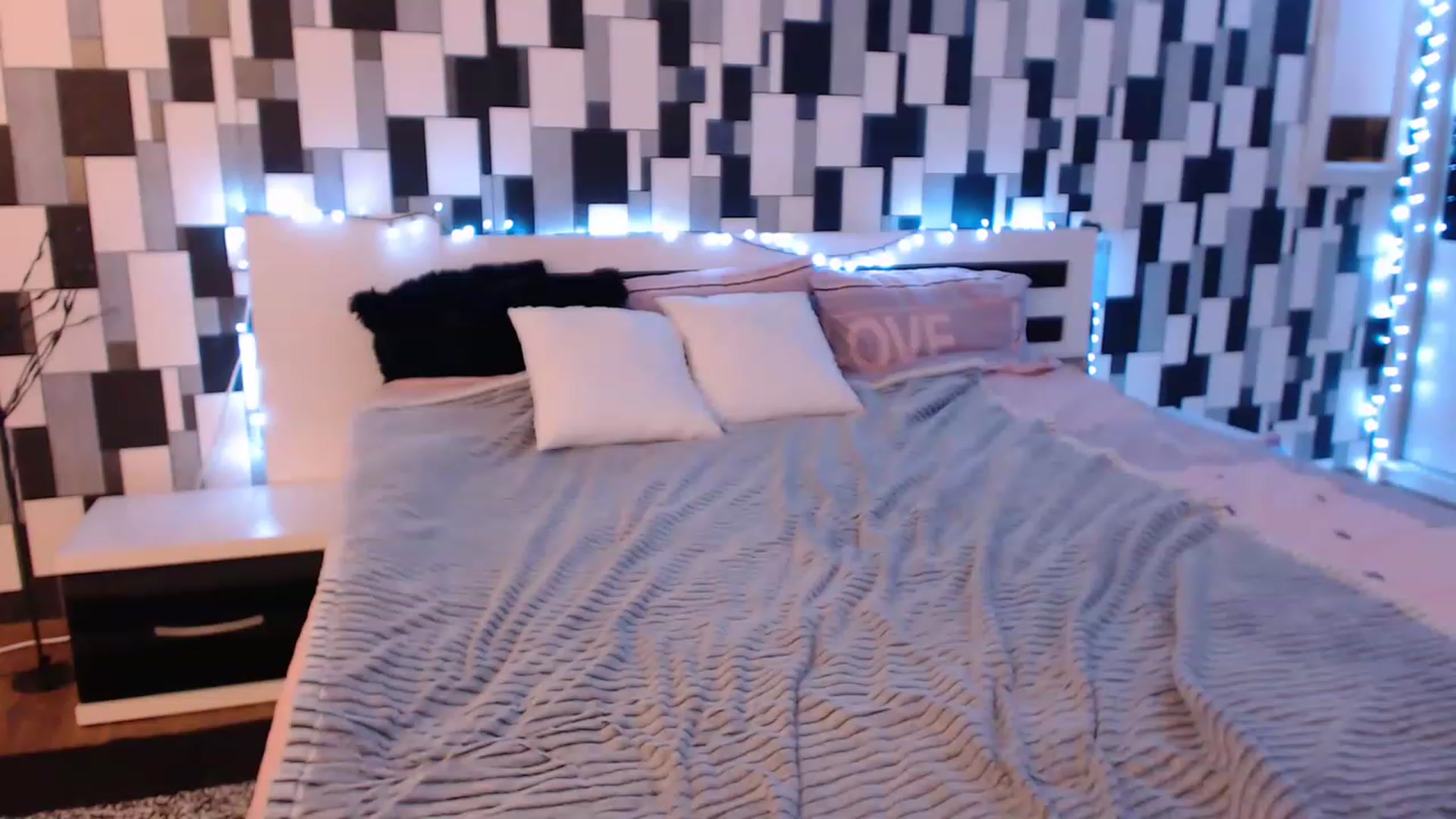 Gallery image thumbnail from nikki_sweet1's myfreecams stream on, 01/16/2023, 23:53 image 10 of 20