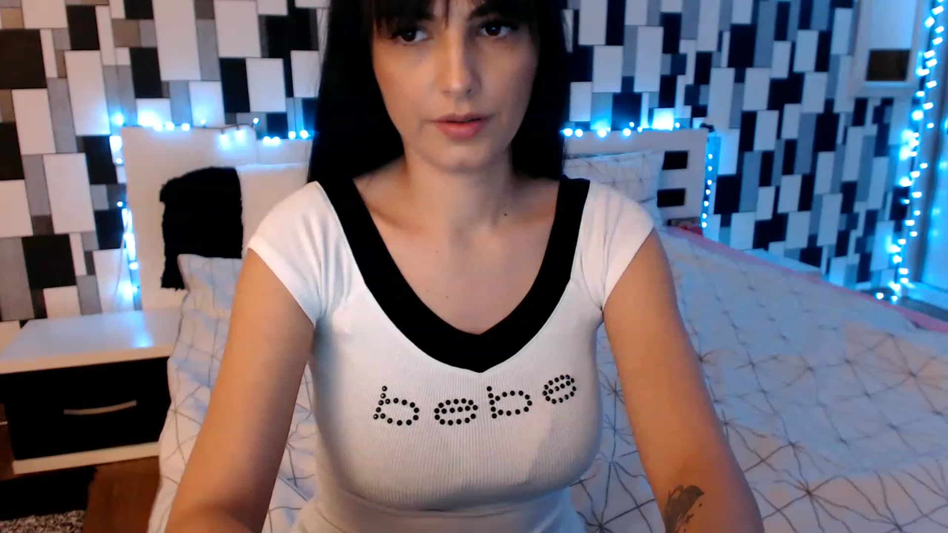 Gallery image thumbnail from nikki_sweet1's myfreecams stream on, 02/01/2023, 23:56 image 14 of 20