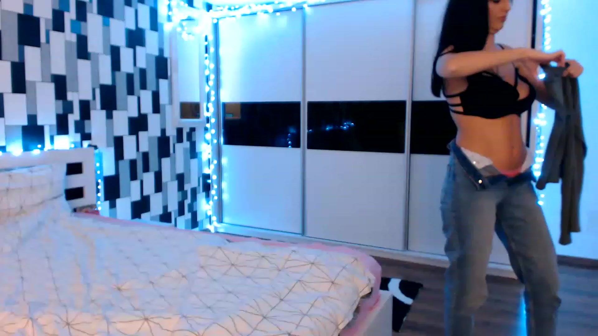 Gallery image thumbnail from nikki_sweet1's myfreecams stream on, 02/01/2023, 23:56 image 13 of 20