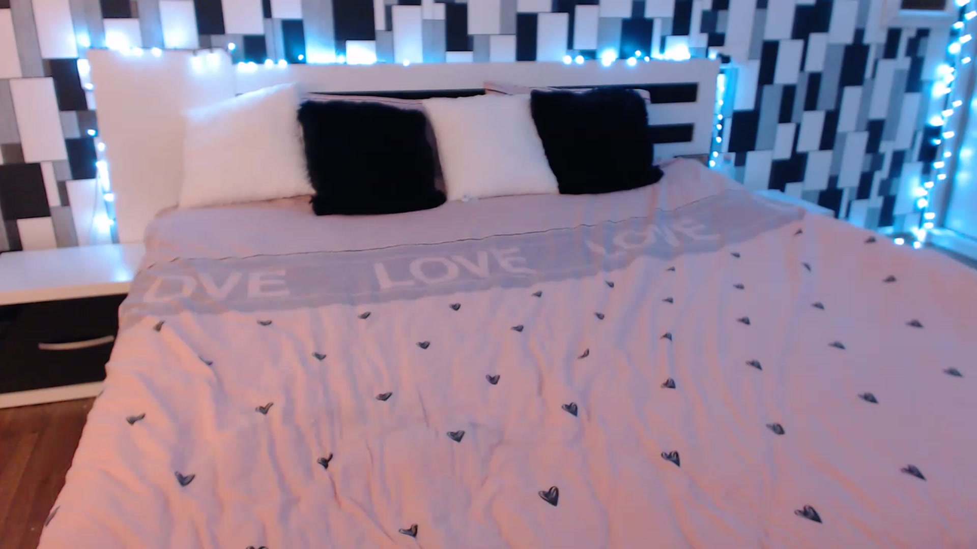 Gallery image thumbnail from nikki_sweet1's myfreecams stream on, 03/04/2023, 24:03 image 1 of 20